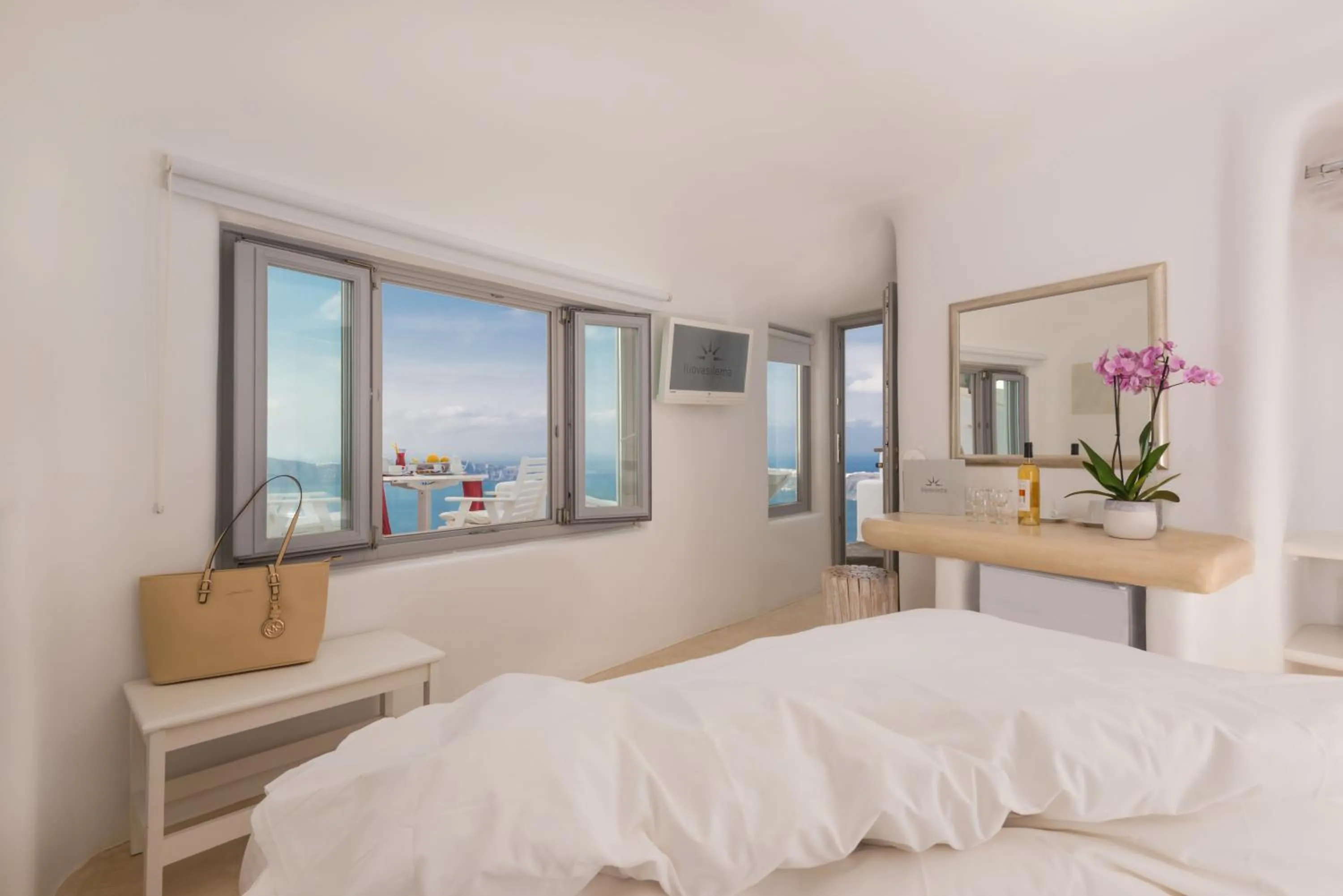 Bedroom, Bed in Iliovasilema Suites