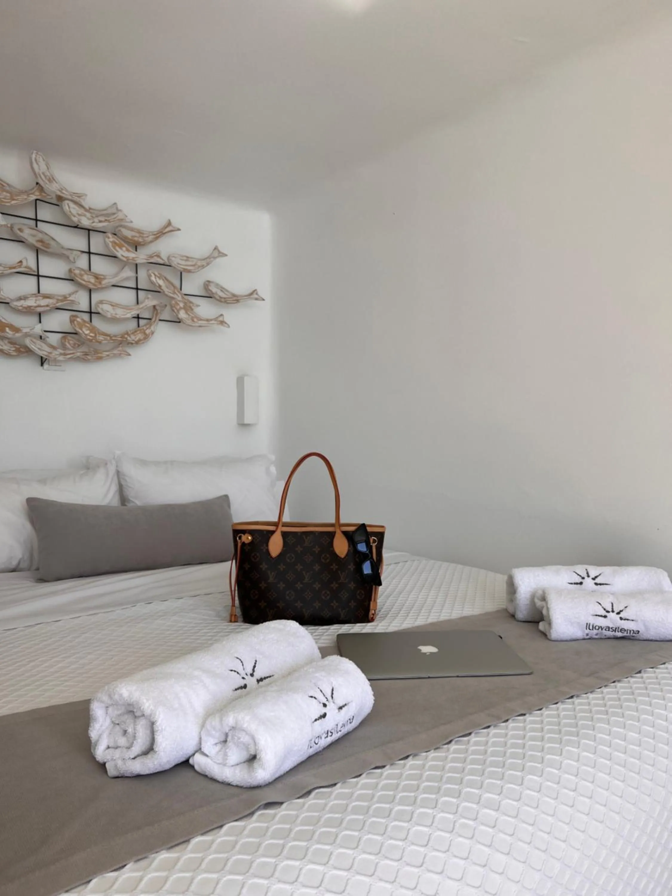 Bedroom, Bed in Iliovasilema Suites