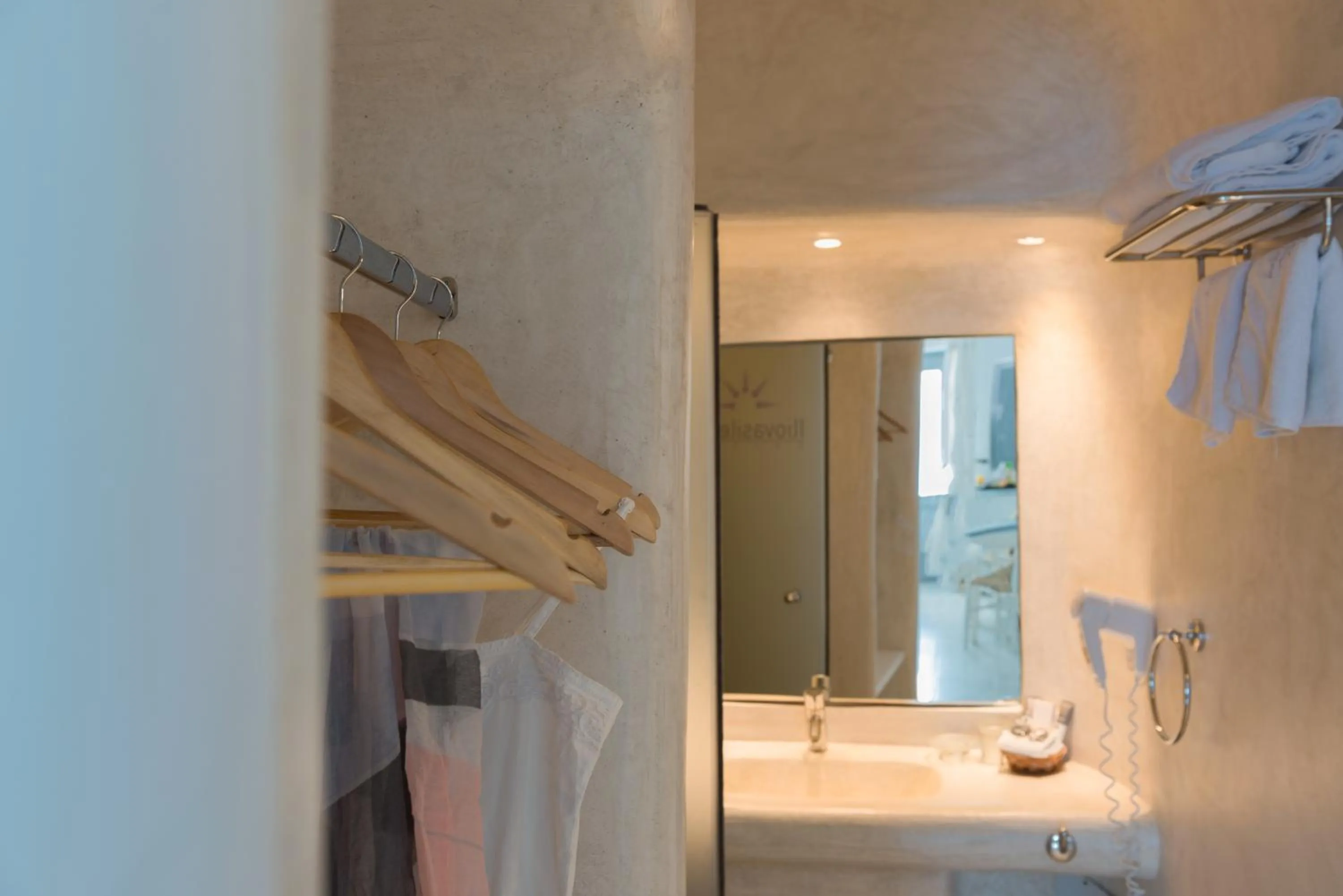 Bathroom in Iliovasilema Suites