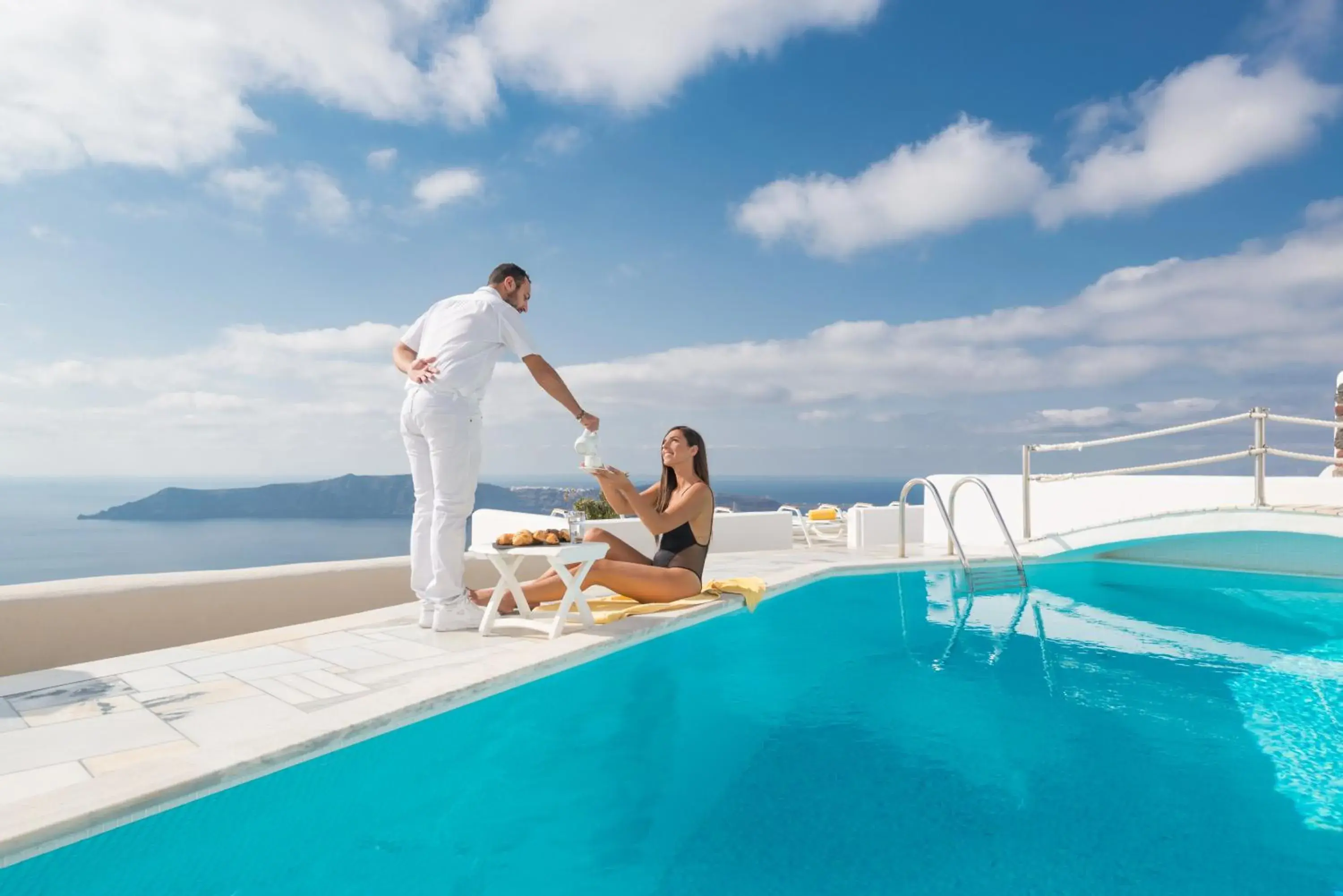 Lounge or bar in Iliovasilema Suites Lounge or bar in Iliovasilema Suites