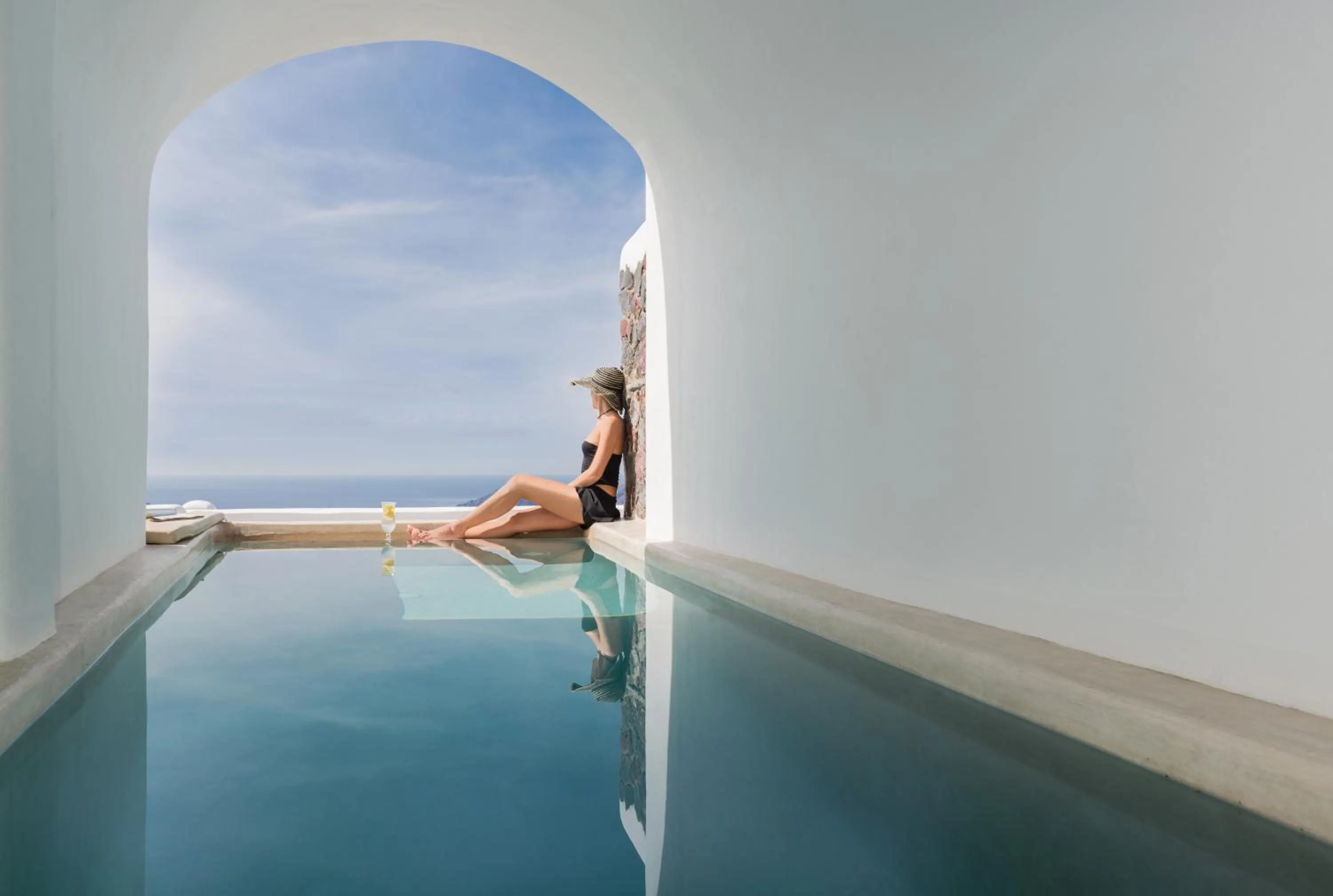 Swimming pool in Iliovasilema Suites