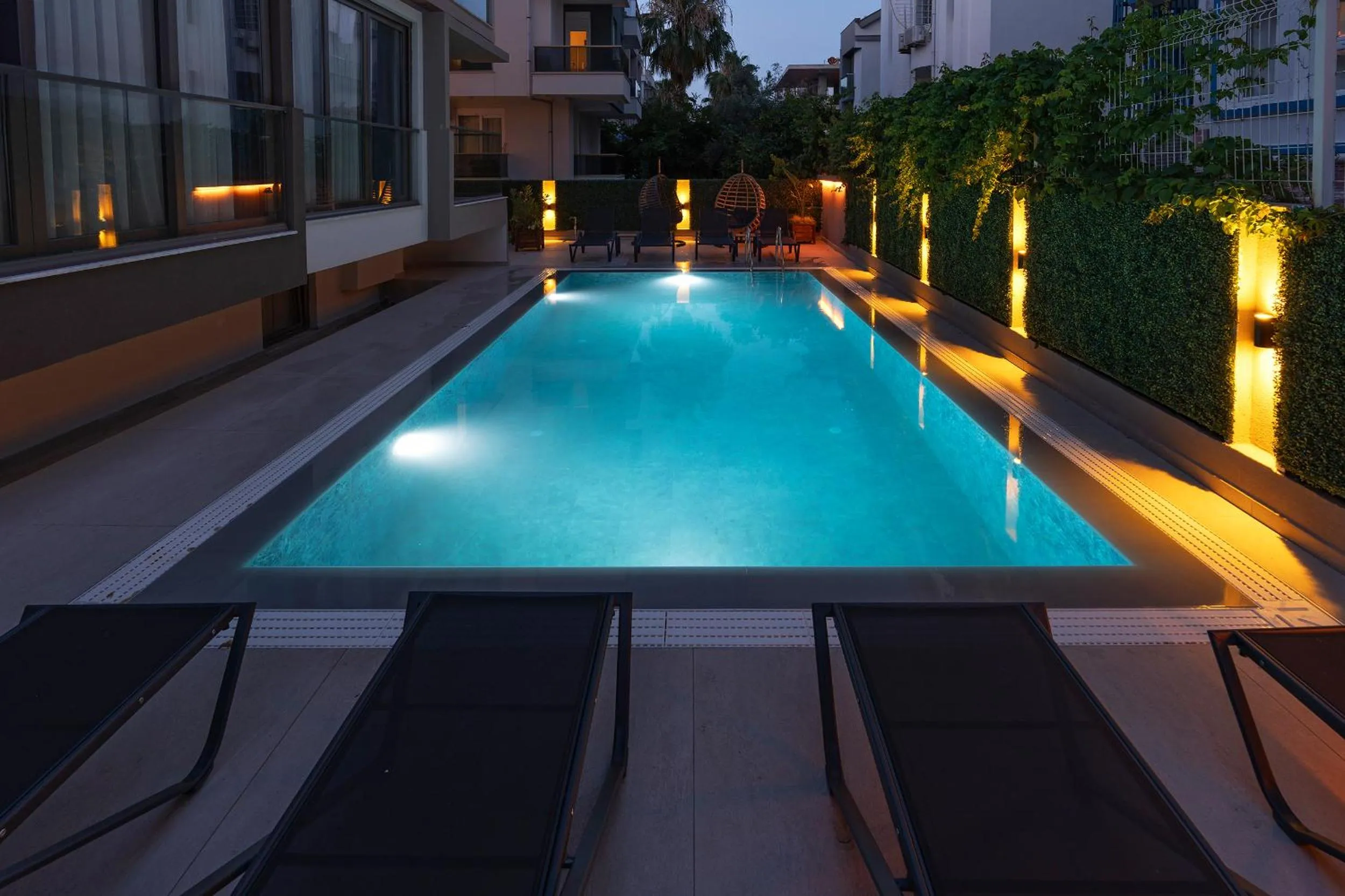 Swimming pool in Doqu Suites Hotel