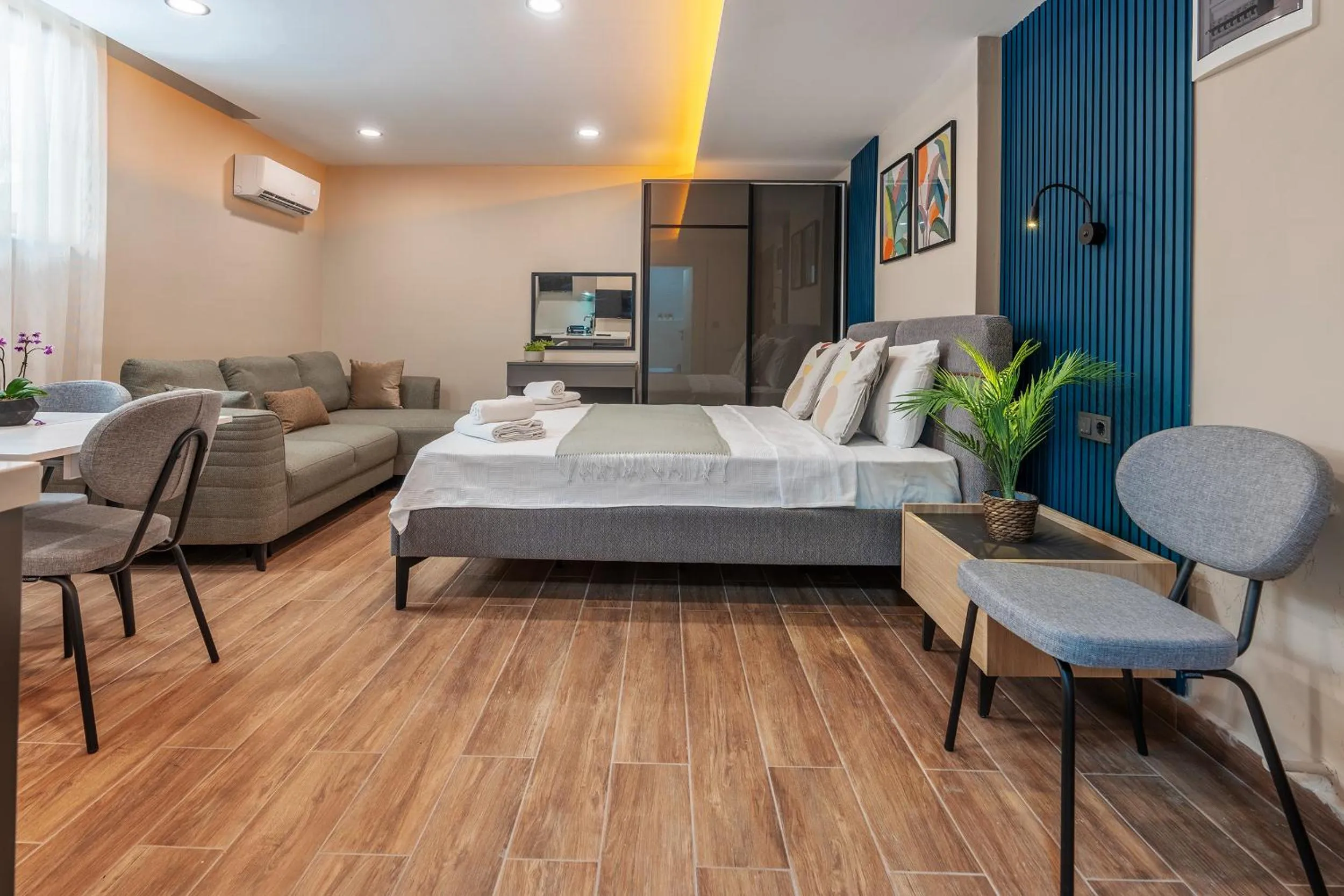 Photo of the whole room, Bed in Doqu Suites Hotel