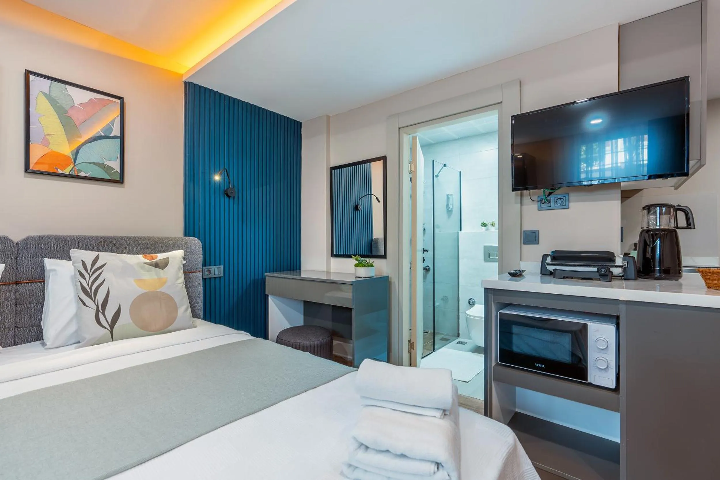 Photo of the whole room, Bed in Doqu Suites Hotel