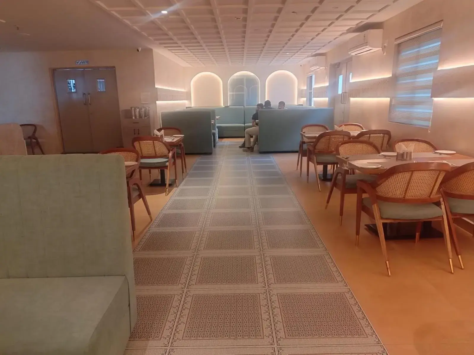 Restaurant/places to eat in Hotel La Premier Restaurant/places to eat in Hotel La Premier