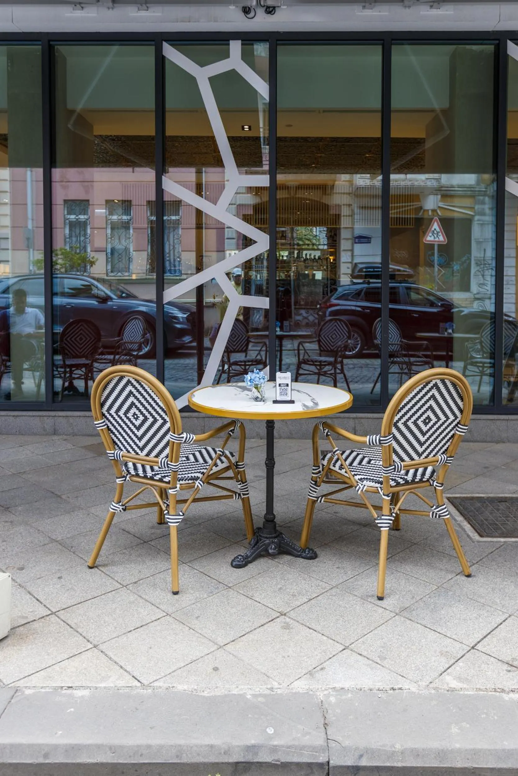 Restaurant/places to eat in Piazza Epigraph