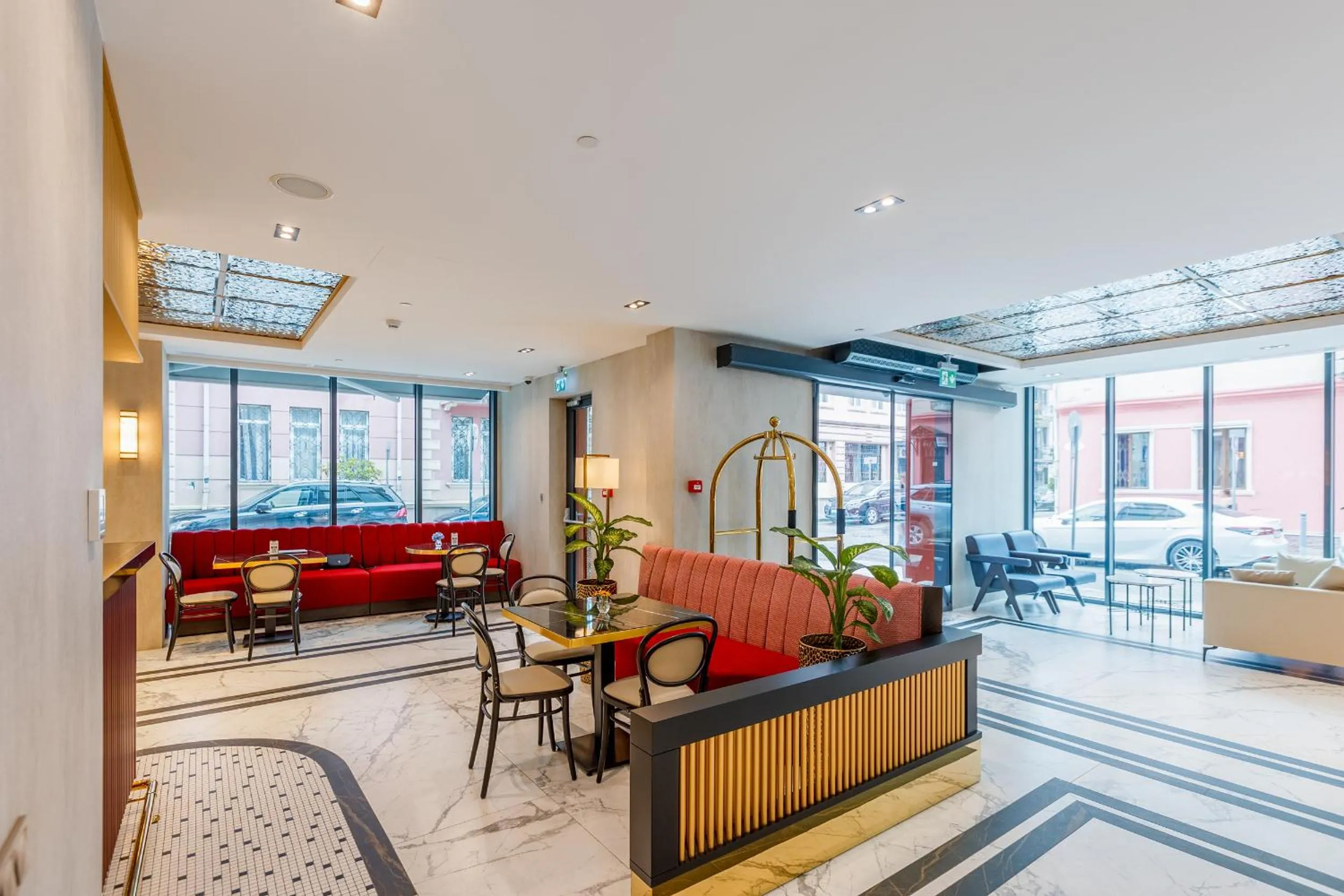 Restaurant/places to eat in Piazza Epigraph