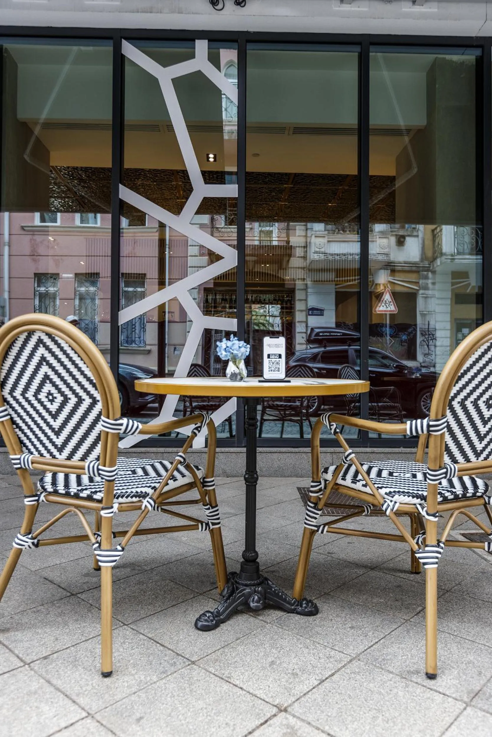 Restaurant/places to eat in Piazza Epigraph