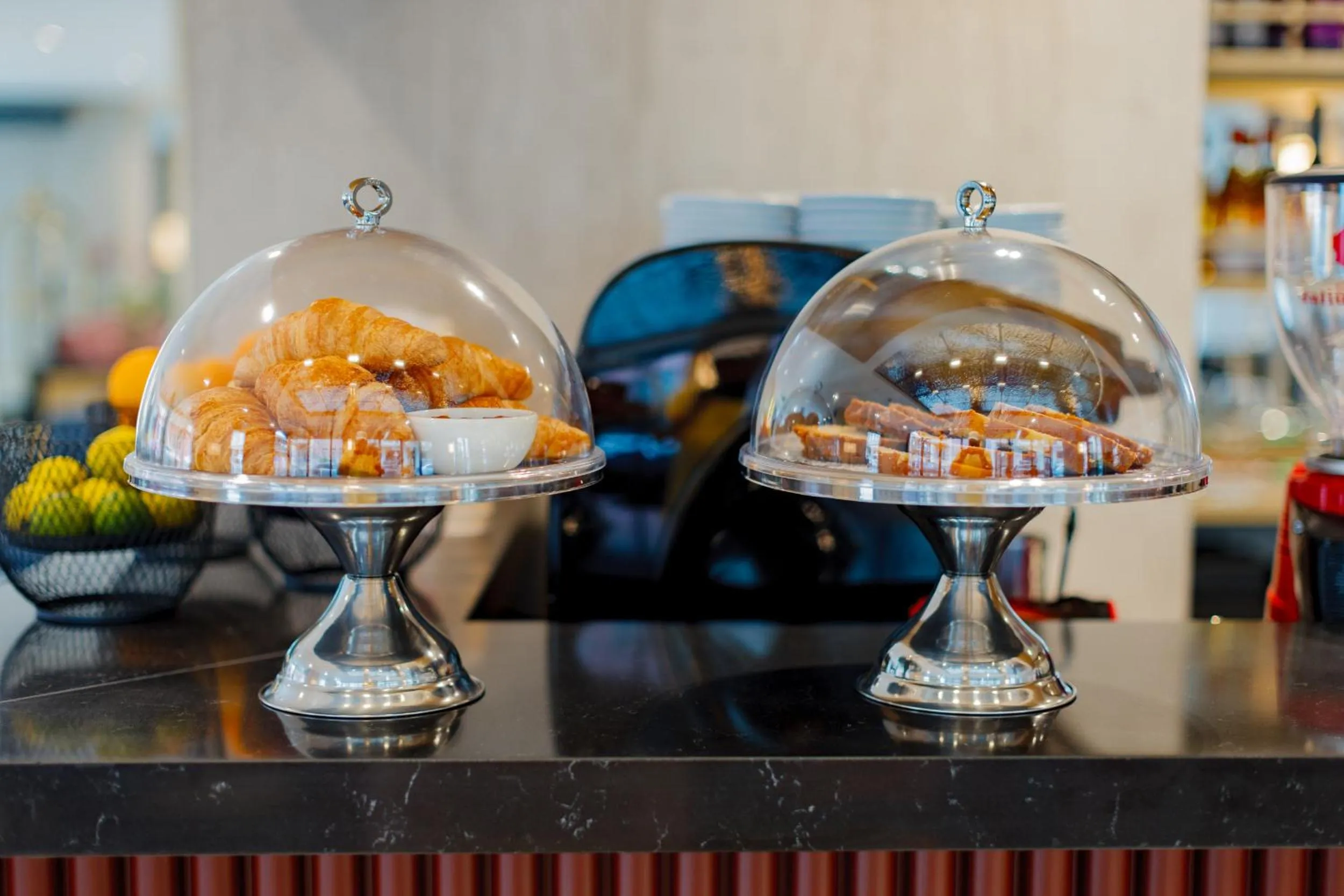 Restaurant/places to eat in Piazza Epigraph