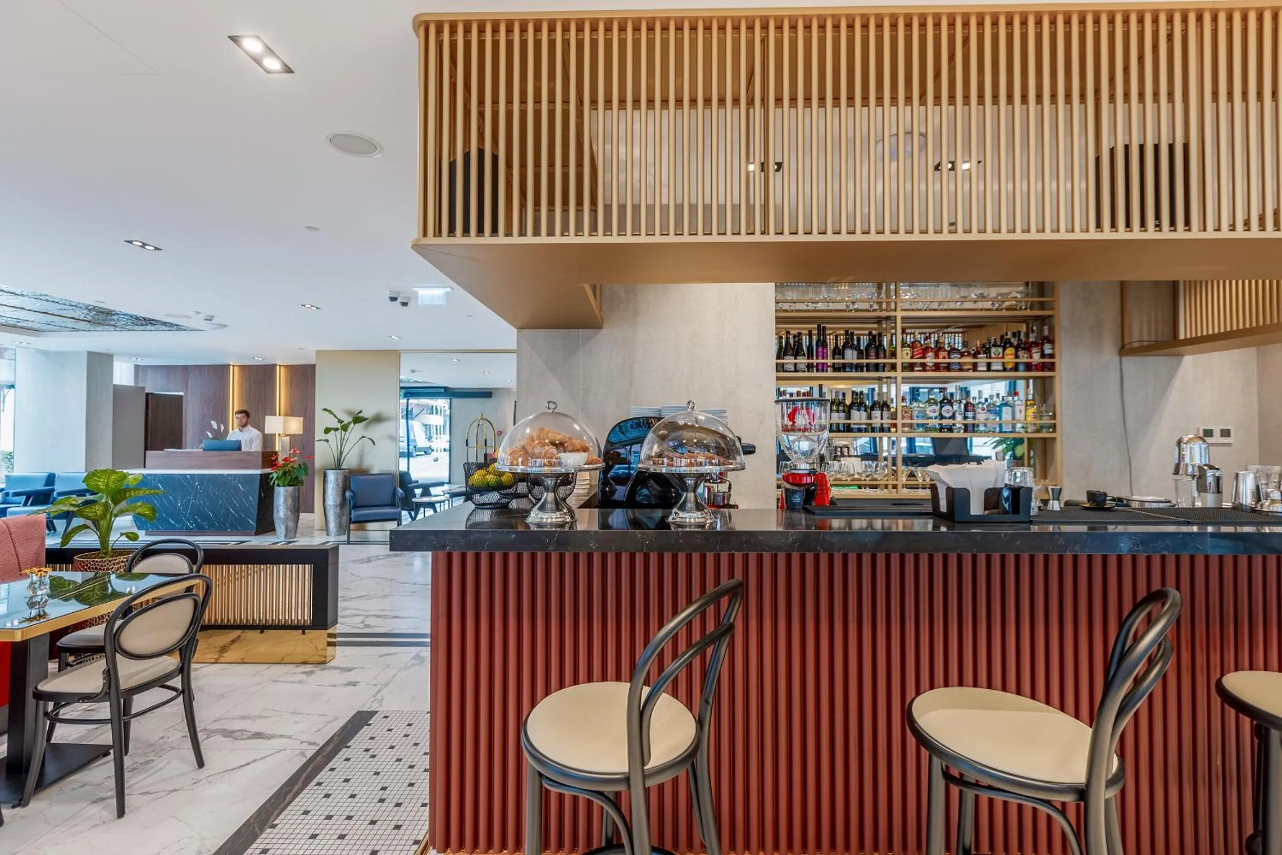 Restaurant/places to eat in Piazza Epigraph