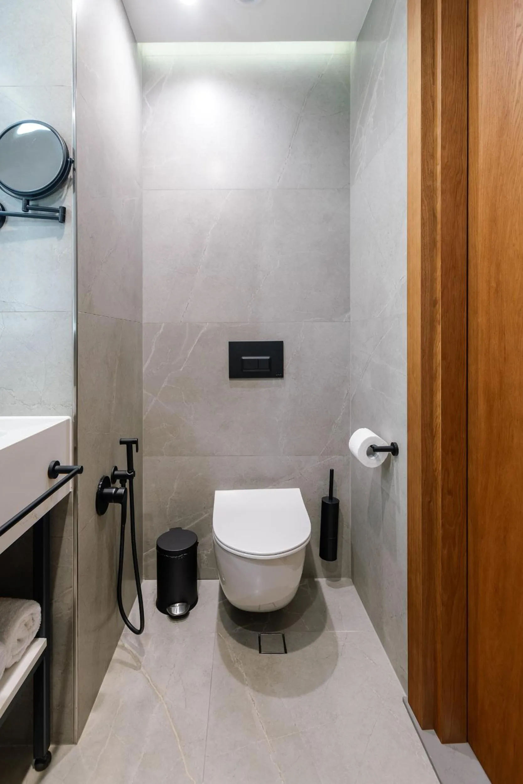 Toilet in Piazza Epigraph