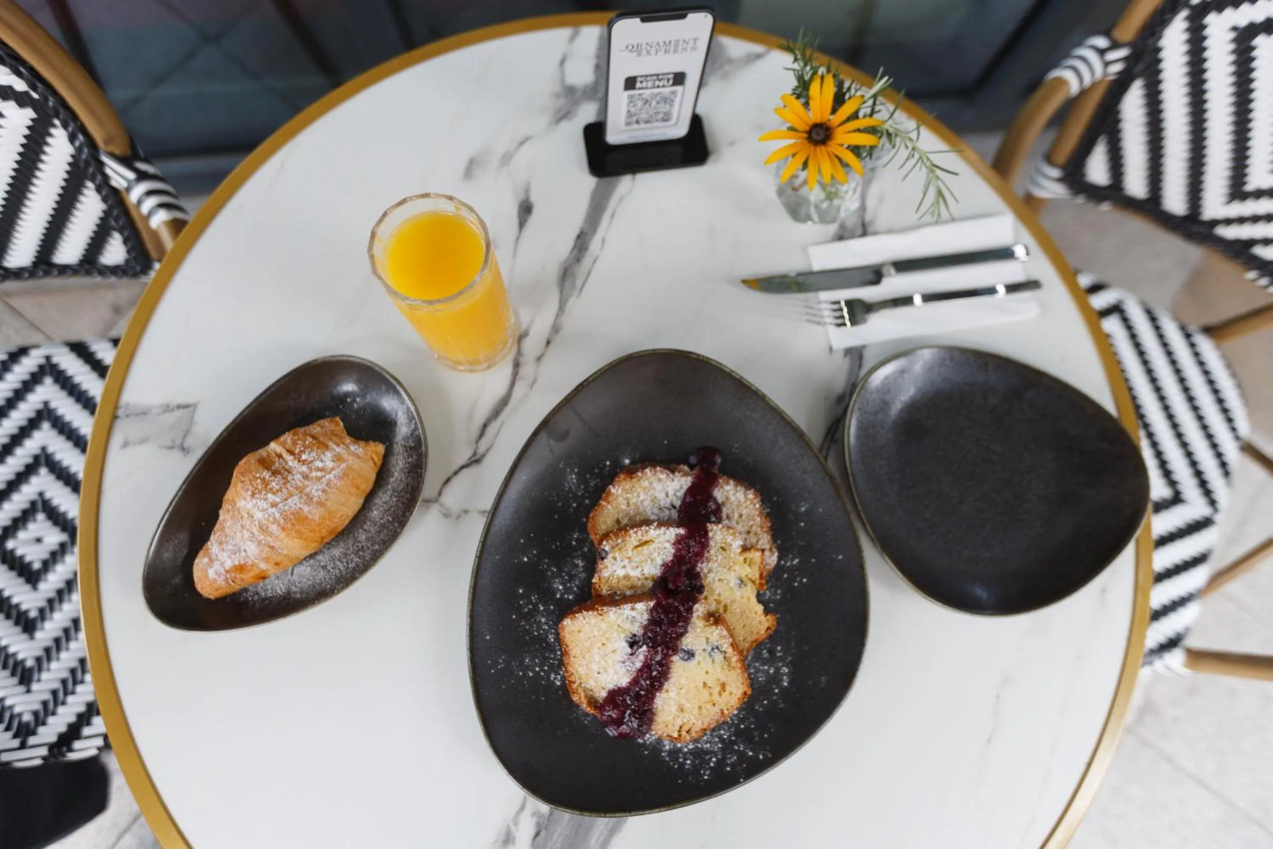 Restaurant/places to eat in Piazza Epigraph