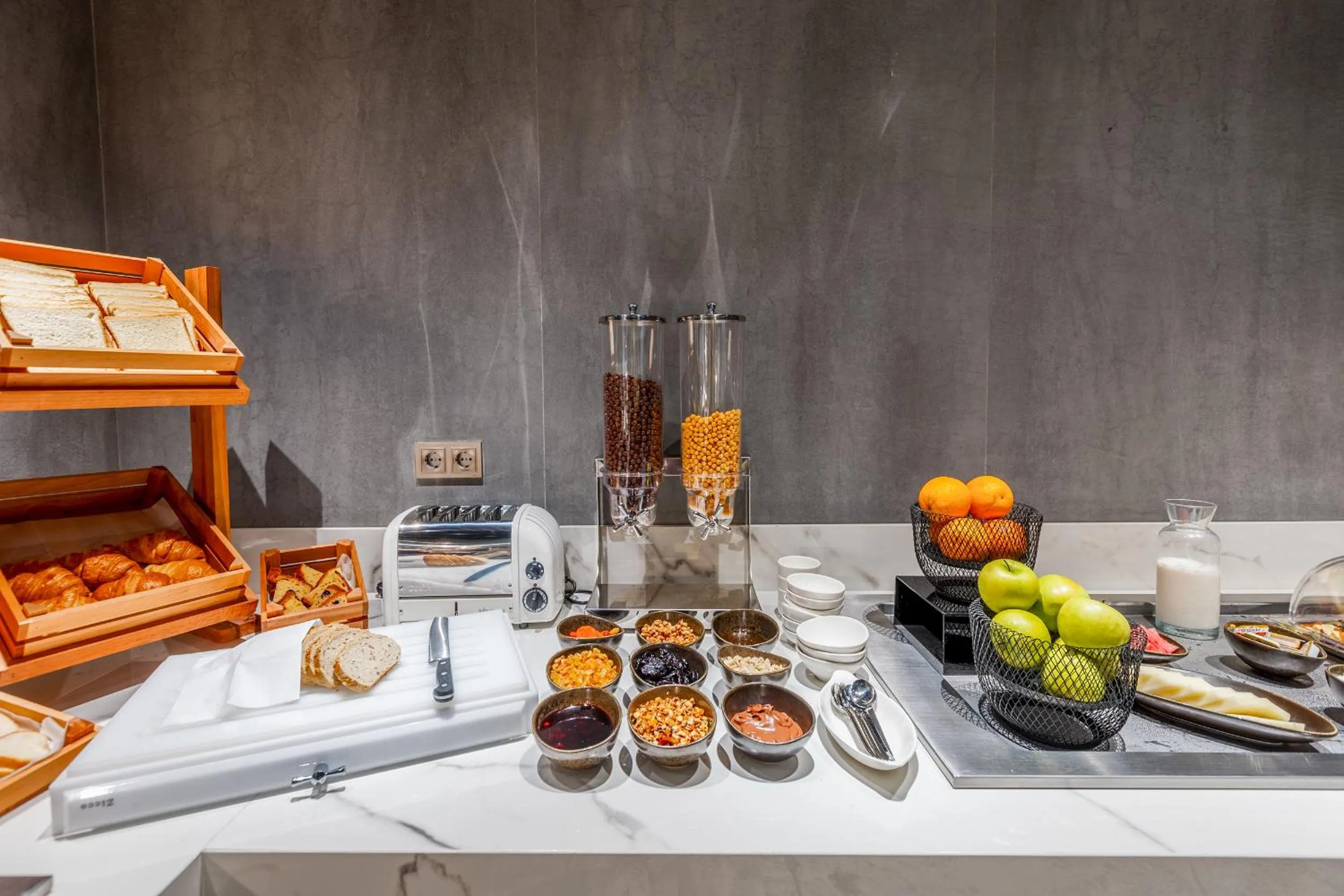 Buffet breakfast in Piazza Epigraph