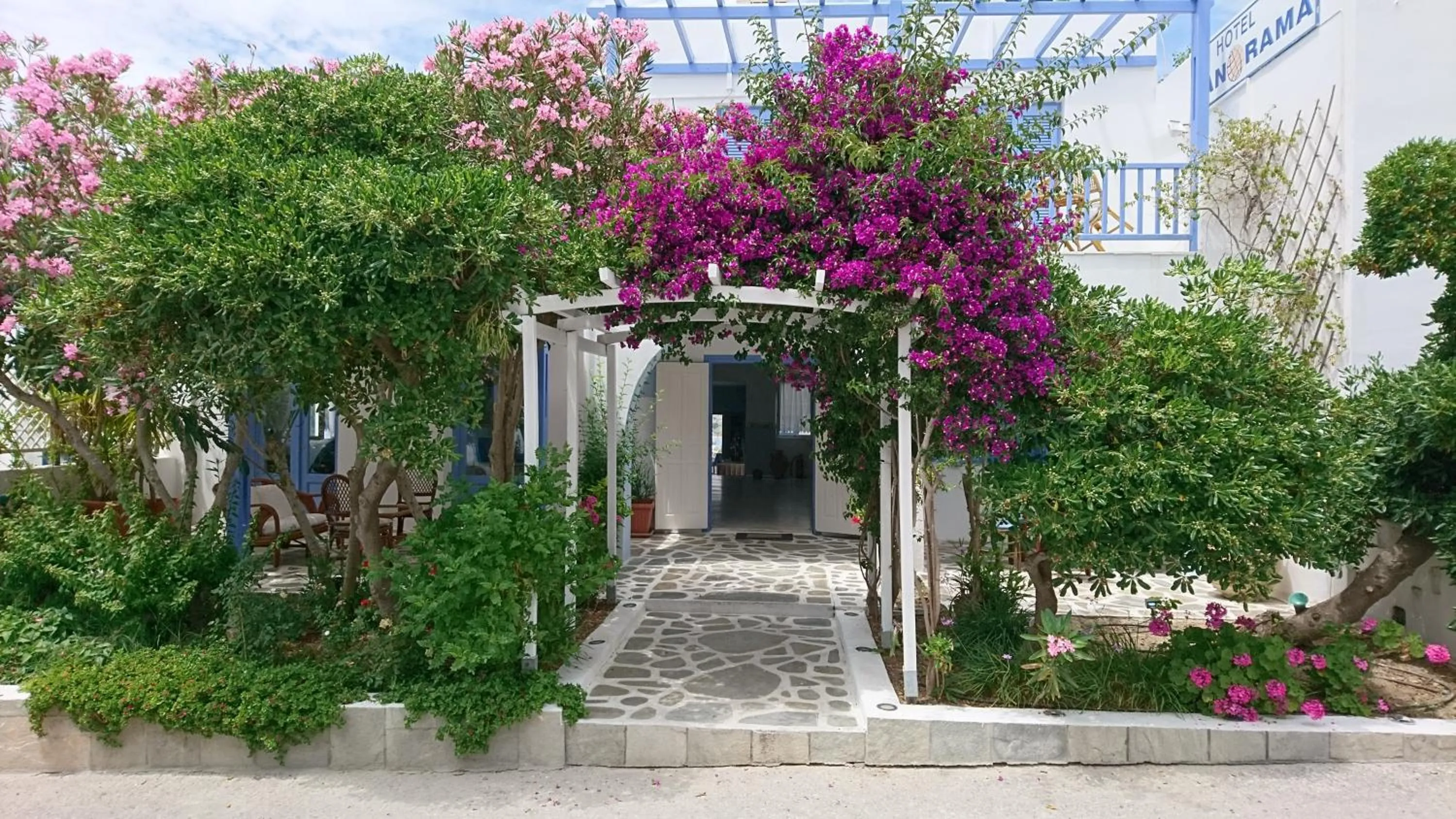 Facade/entrance in Panorama Paros