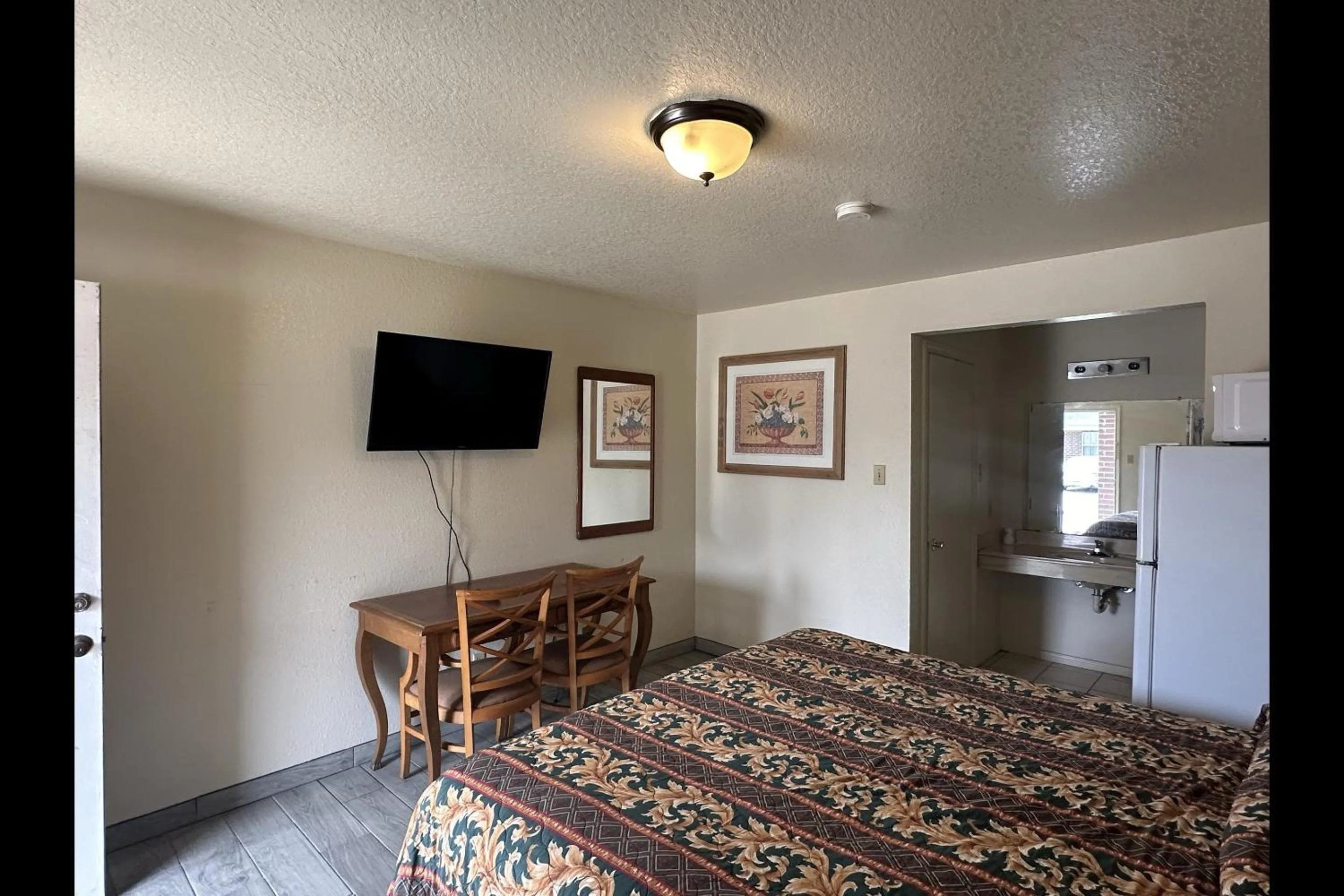 Bedroom in Travel Inn By OYO La Marque Texas City I-45