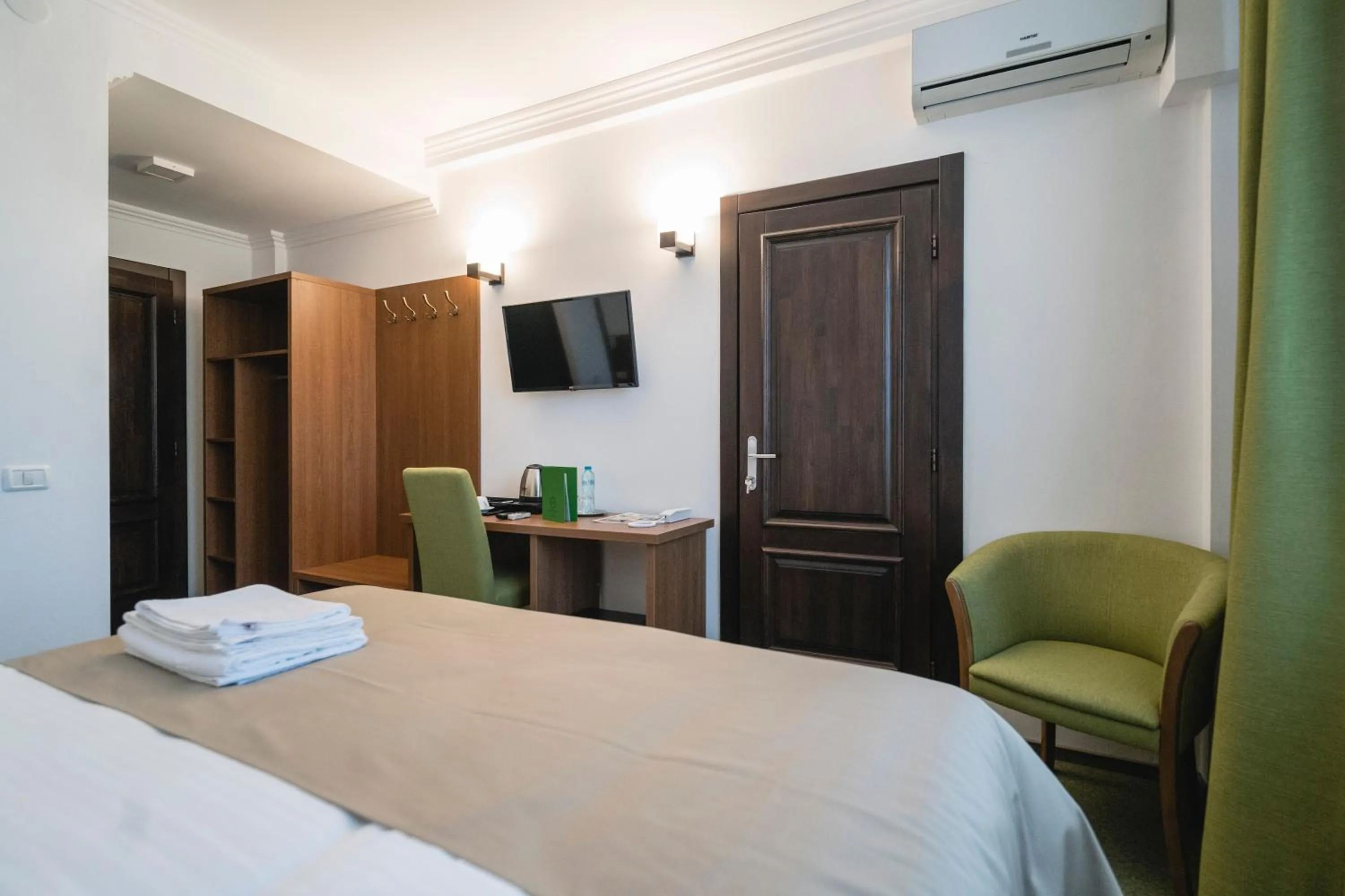 Bed in Hotel Comat Deva