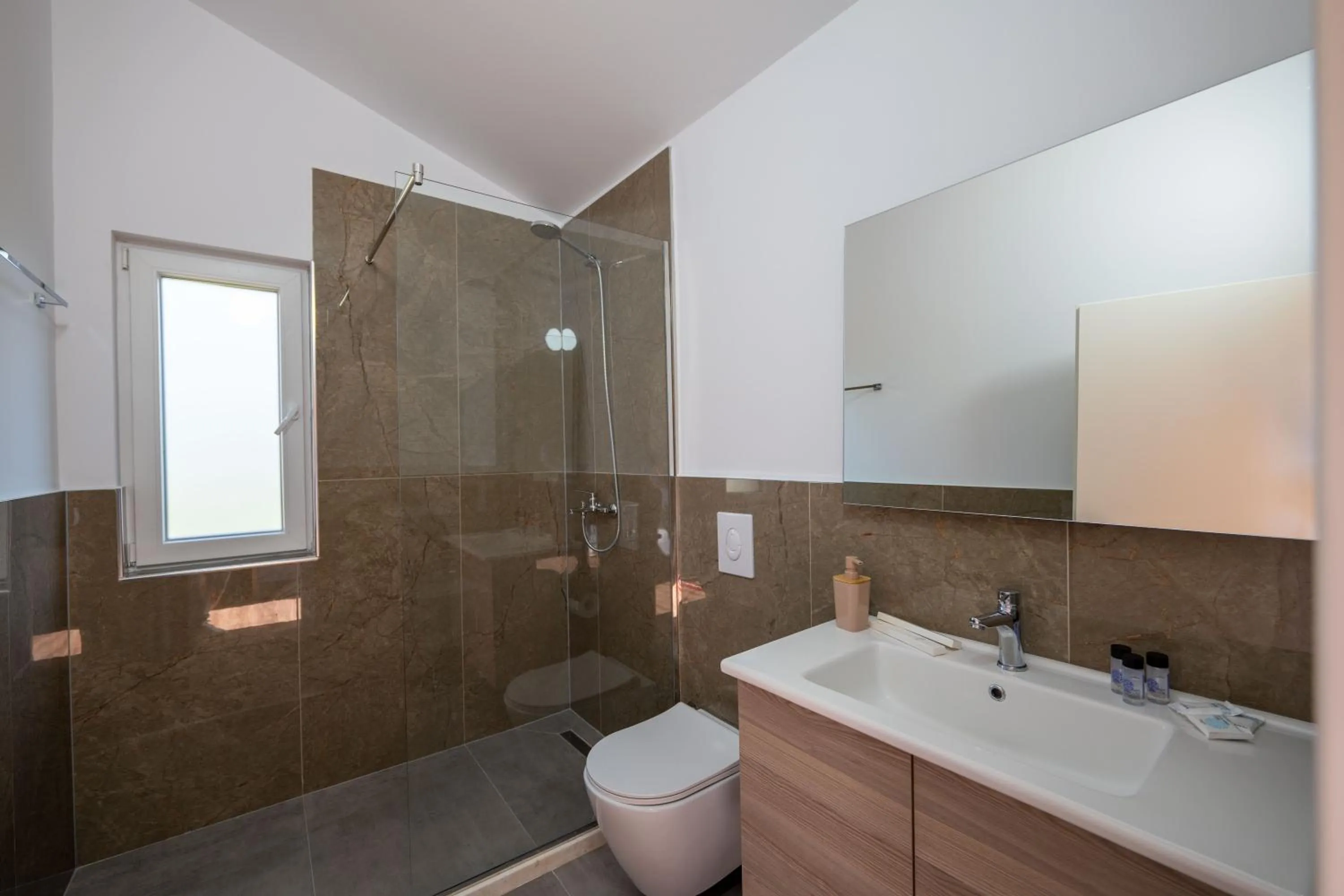 Shower in Mesopotam Agrotourism Resort