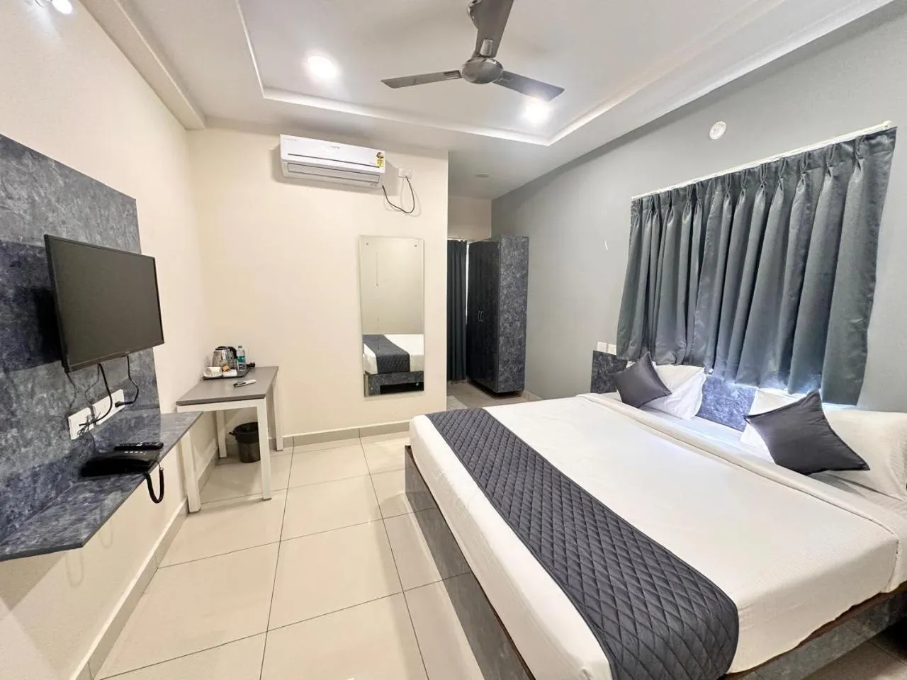 TV and multimedia, Bed in Hotel Aerotel Airport Zone,Shamshabad