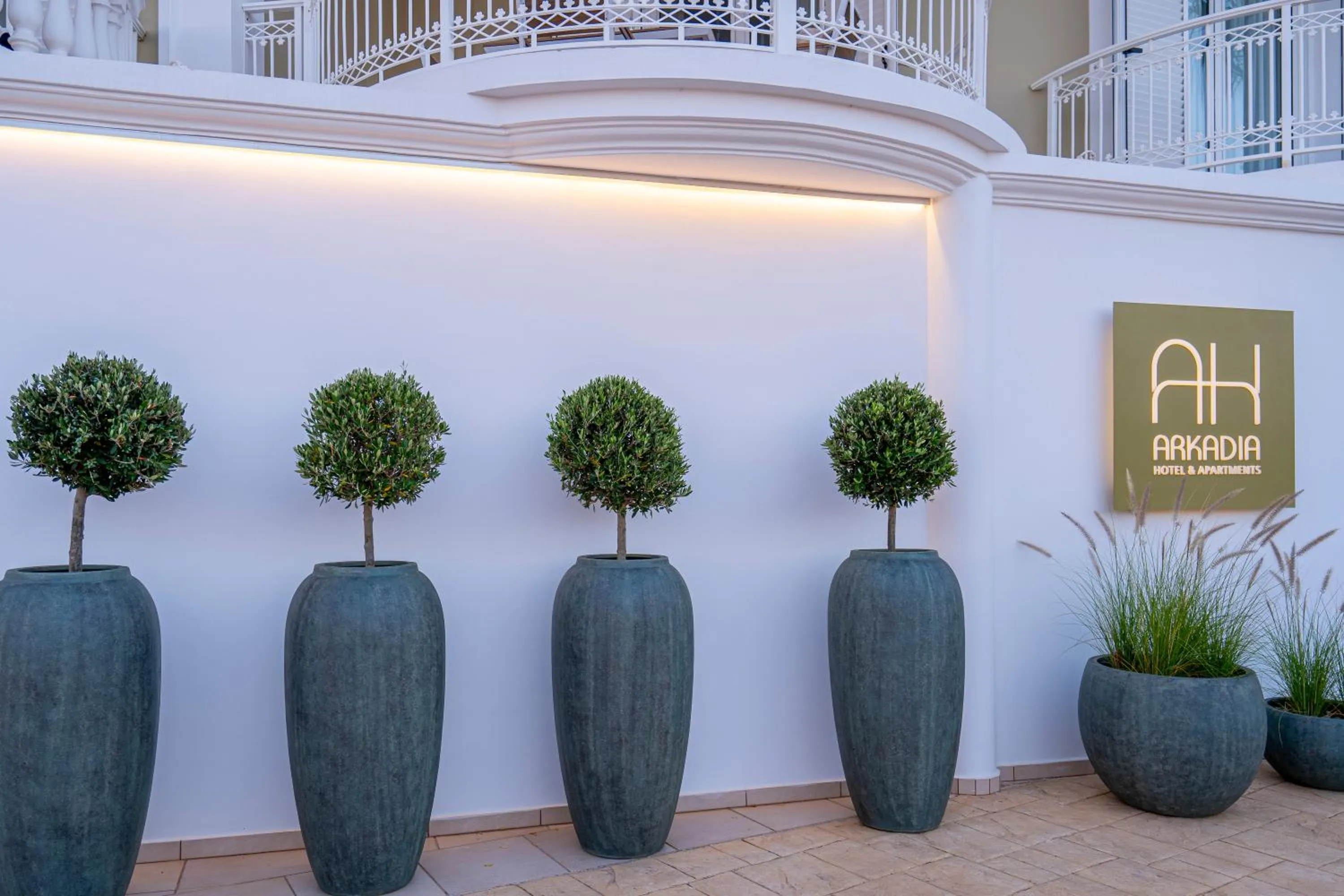 Logo/Certificate/Sign in Arkadia Hotel