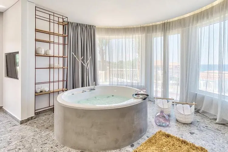 Bath in Arkadia Hotel