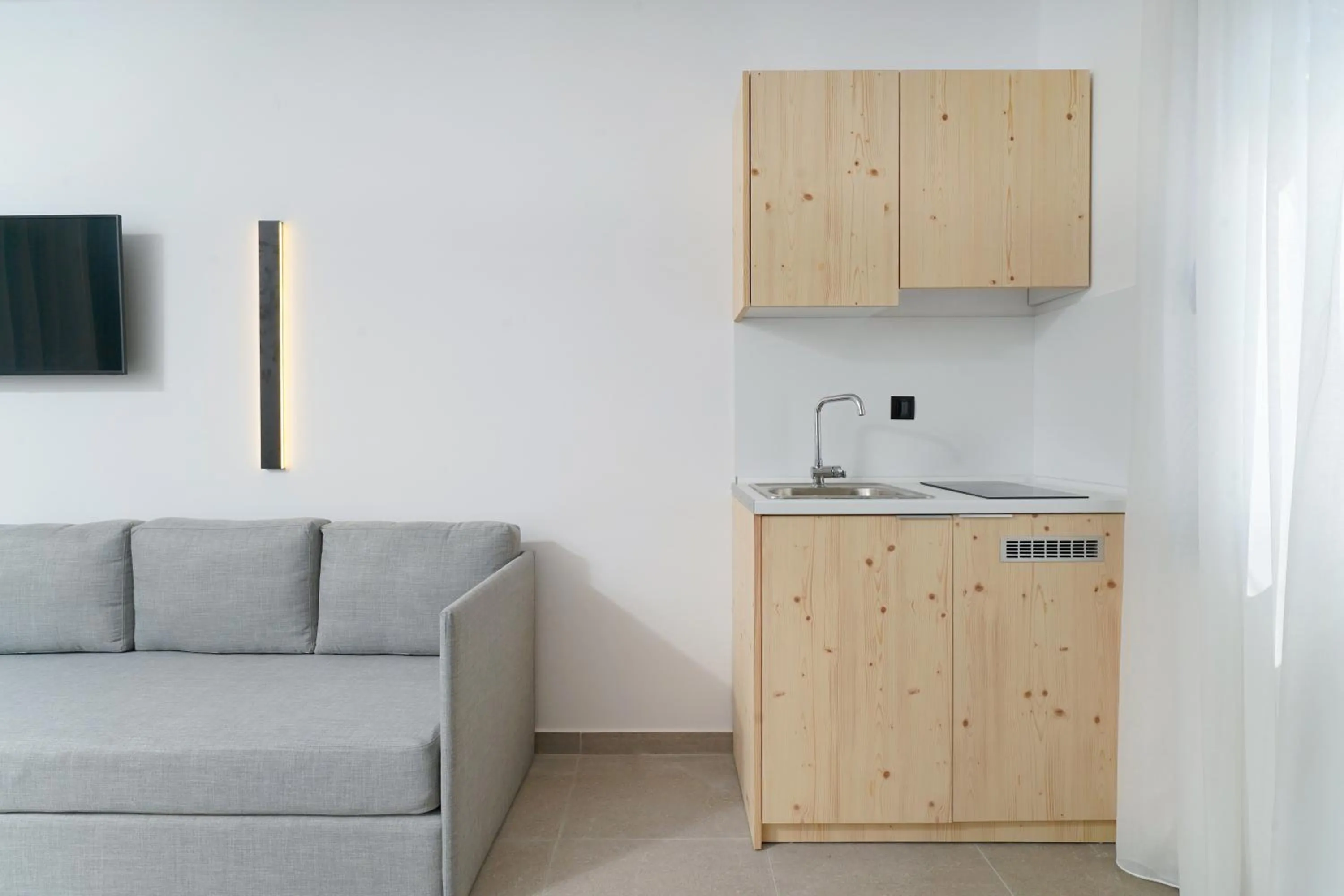 TV and multimedia in Emerial Deluxe Seaside Rooms