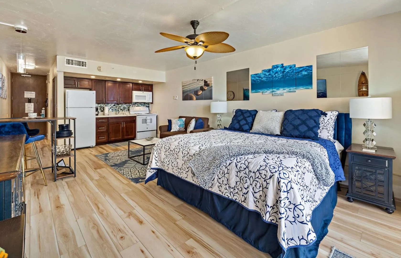 Bed in Vincson Island Paradise at Royal Kahana