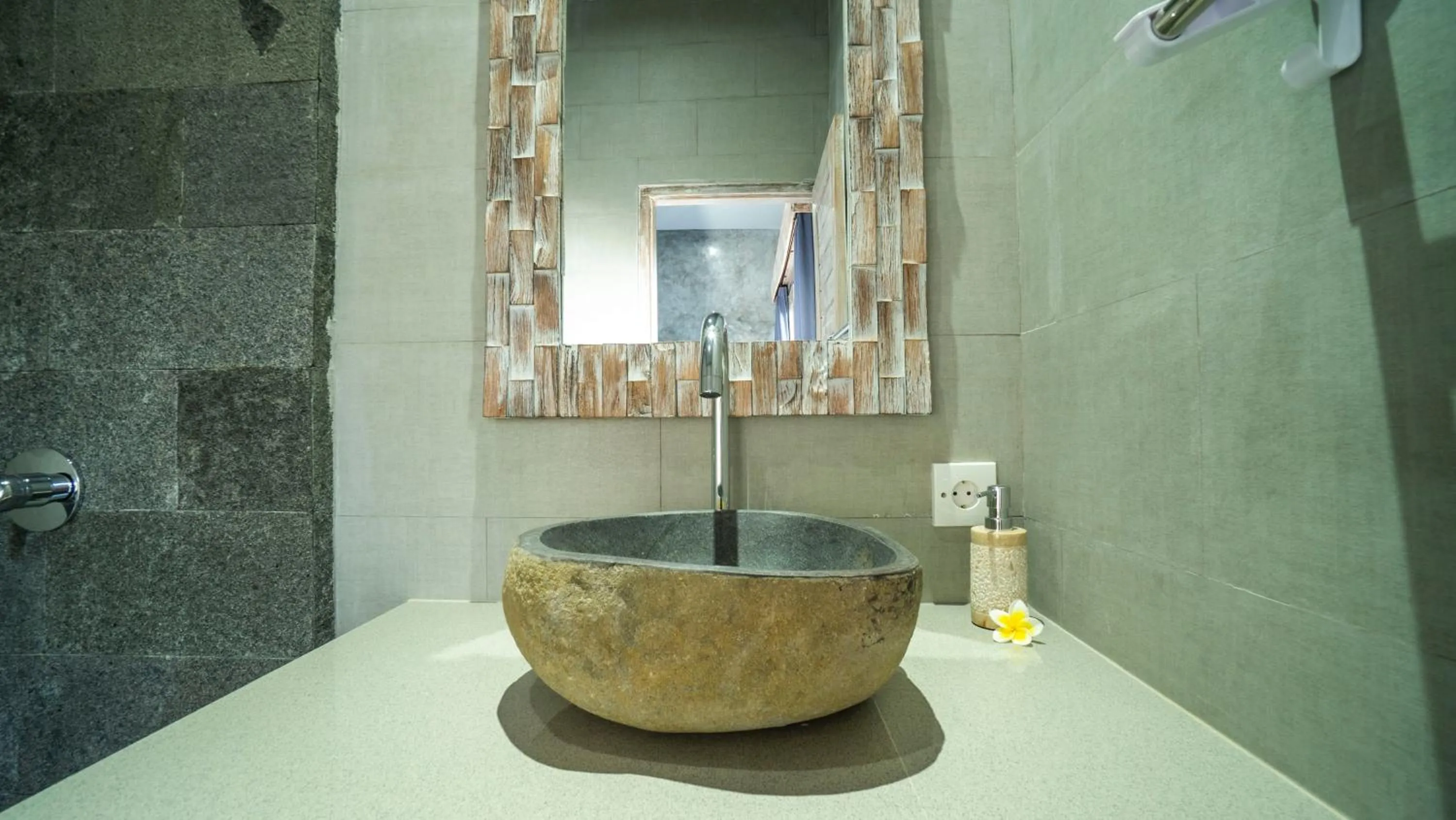 Bathroom in Skyline House Ubud View by EPS