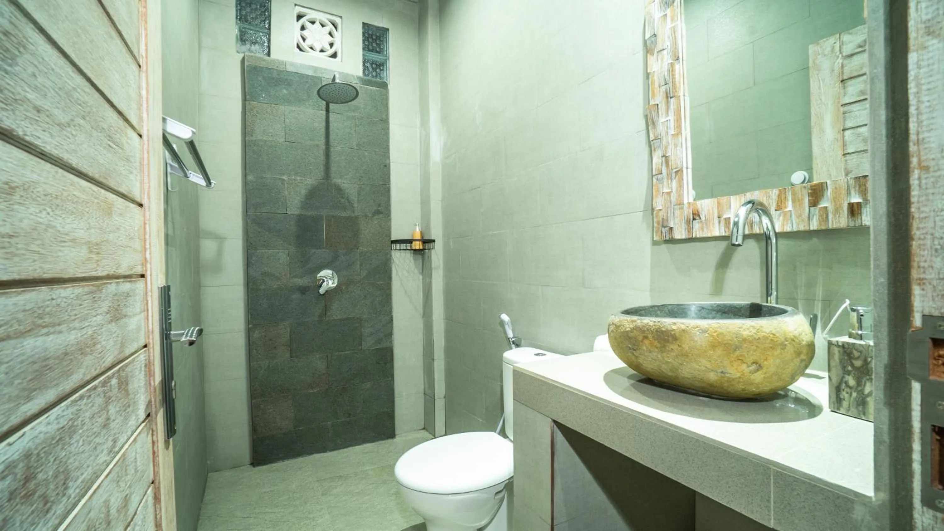 Shower in Skyline House Ubud View by EPS