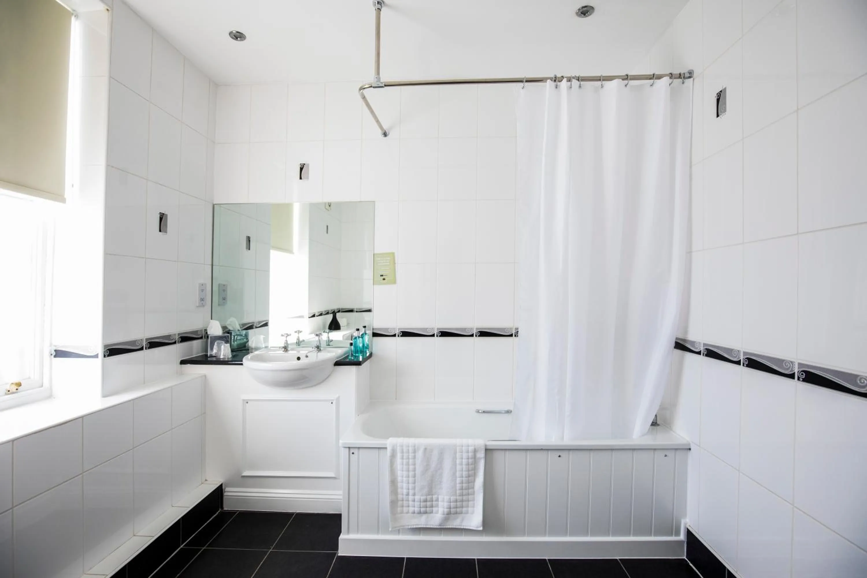 Bathroom in White Lion Royal Hotel