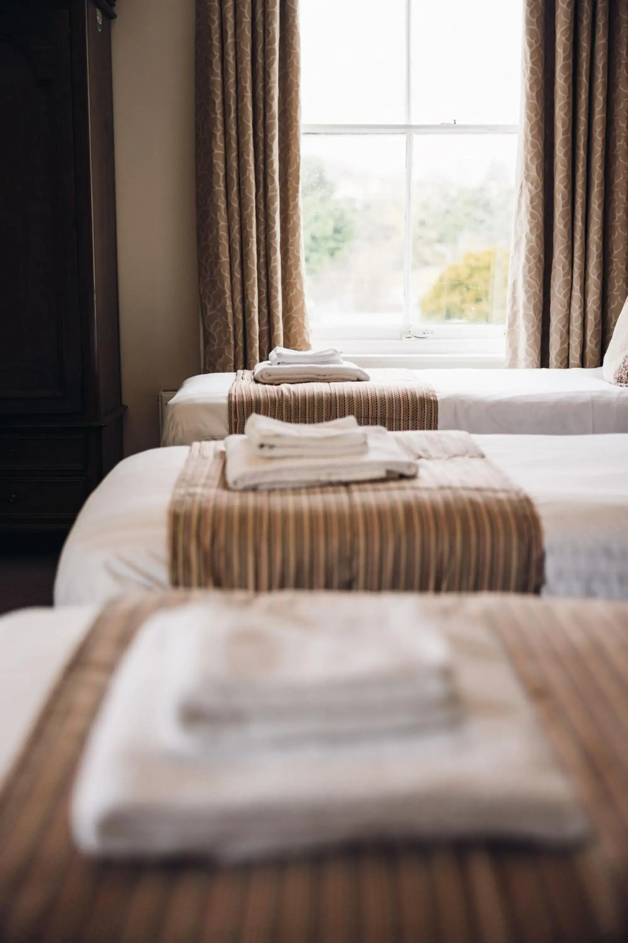 Classic Triple Room in White Lion Royal Hotel Classic Triple Room in White Lion Royal Hotel