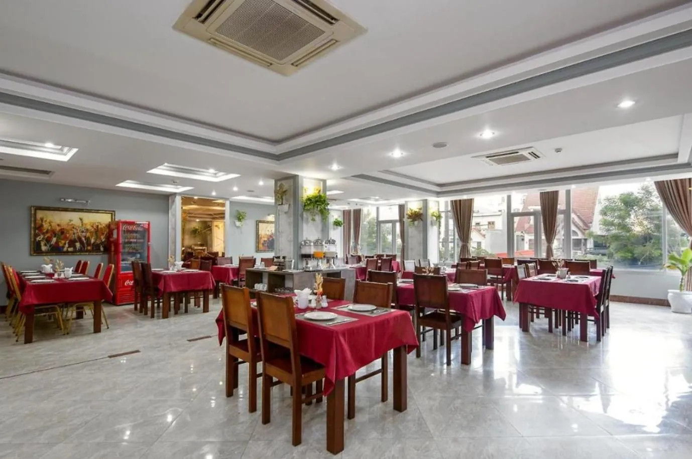 Restaurant/places to eat in Elites Hotel