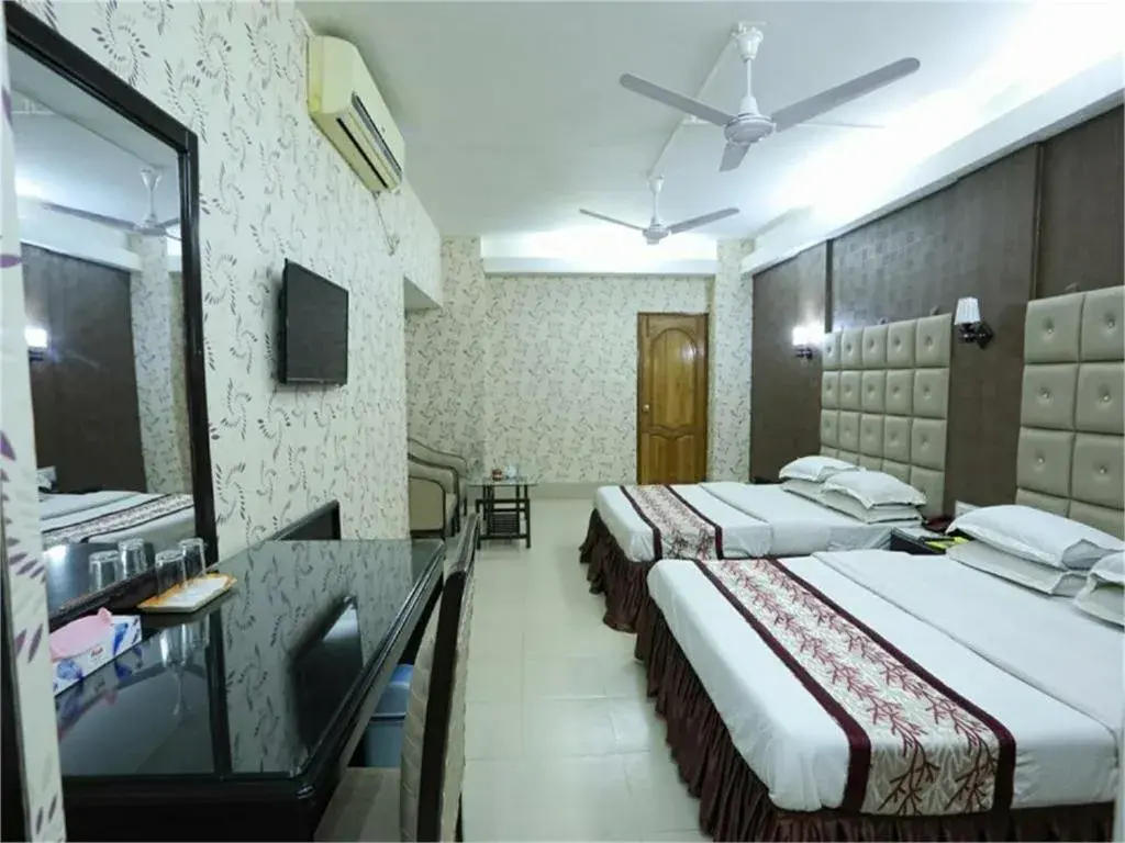 Duplex Quadruple Room in Britannia Hotel Duplex Quadruple Room in Britannia Hotel