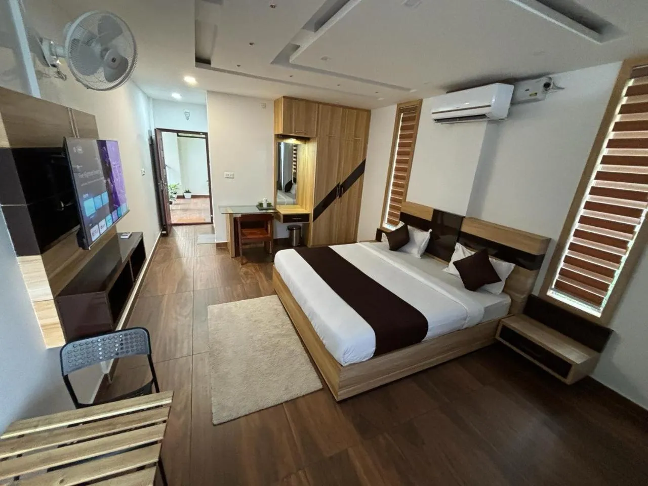 Bed in Lush Hills by Benchmark