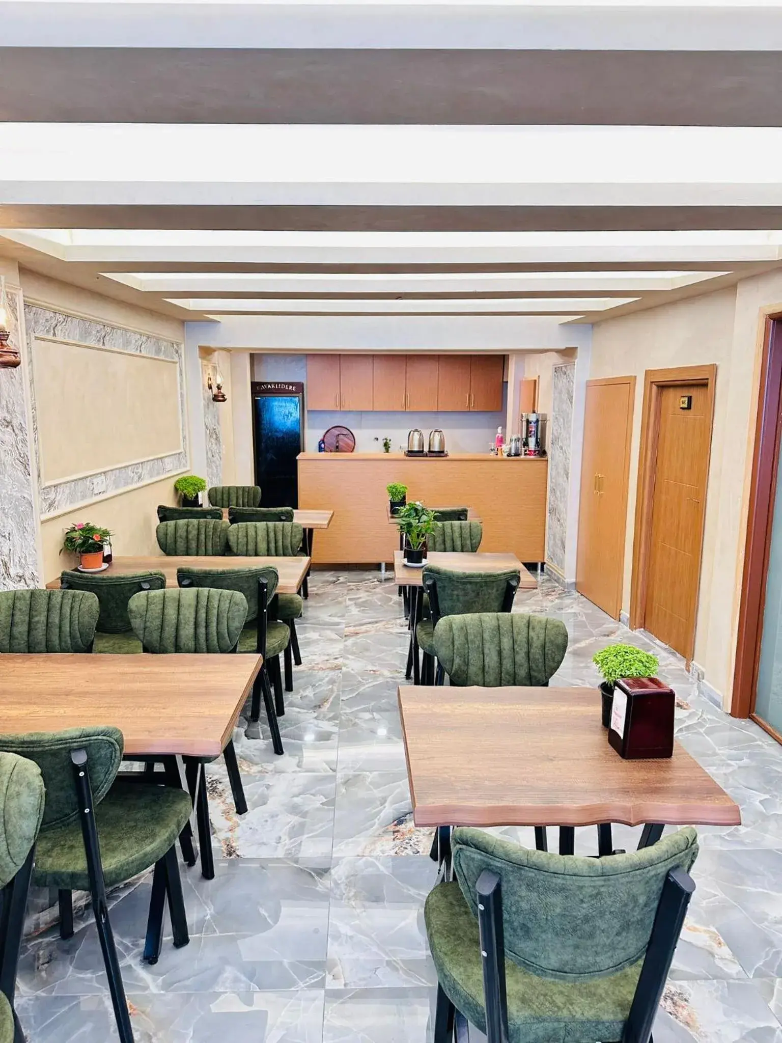 Restaurant/places to eat in Riverside Hotel Restaurant/places to eat in Riverside Hotel