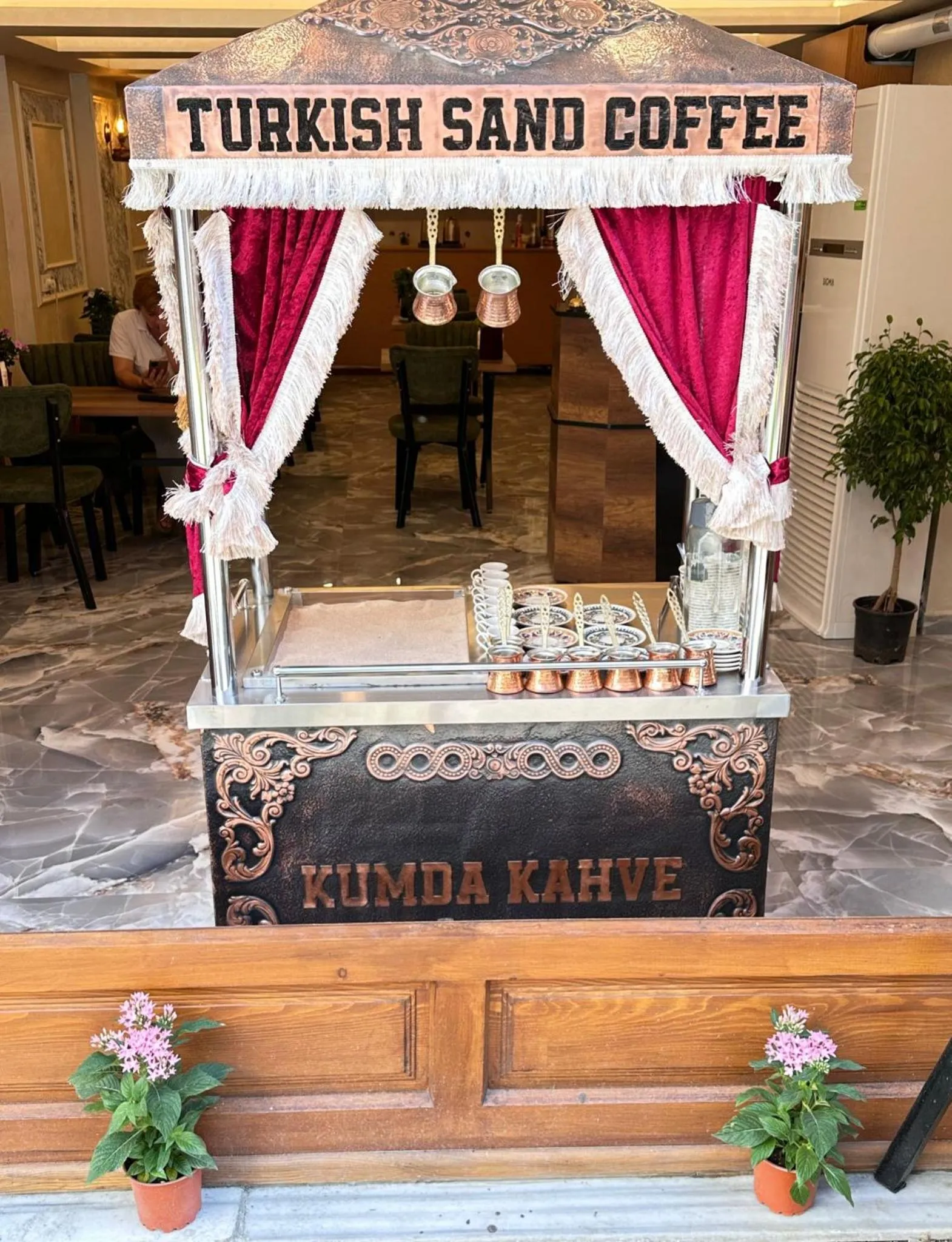 Restaurant/places to eat in Riverside Hotel