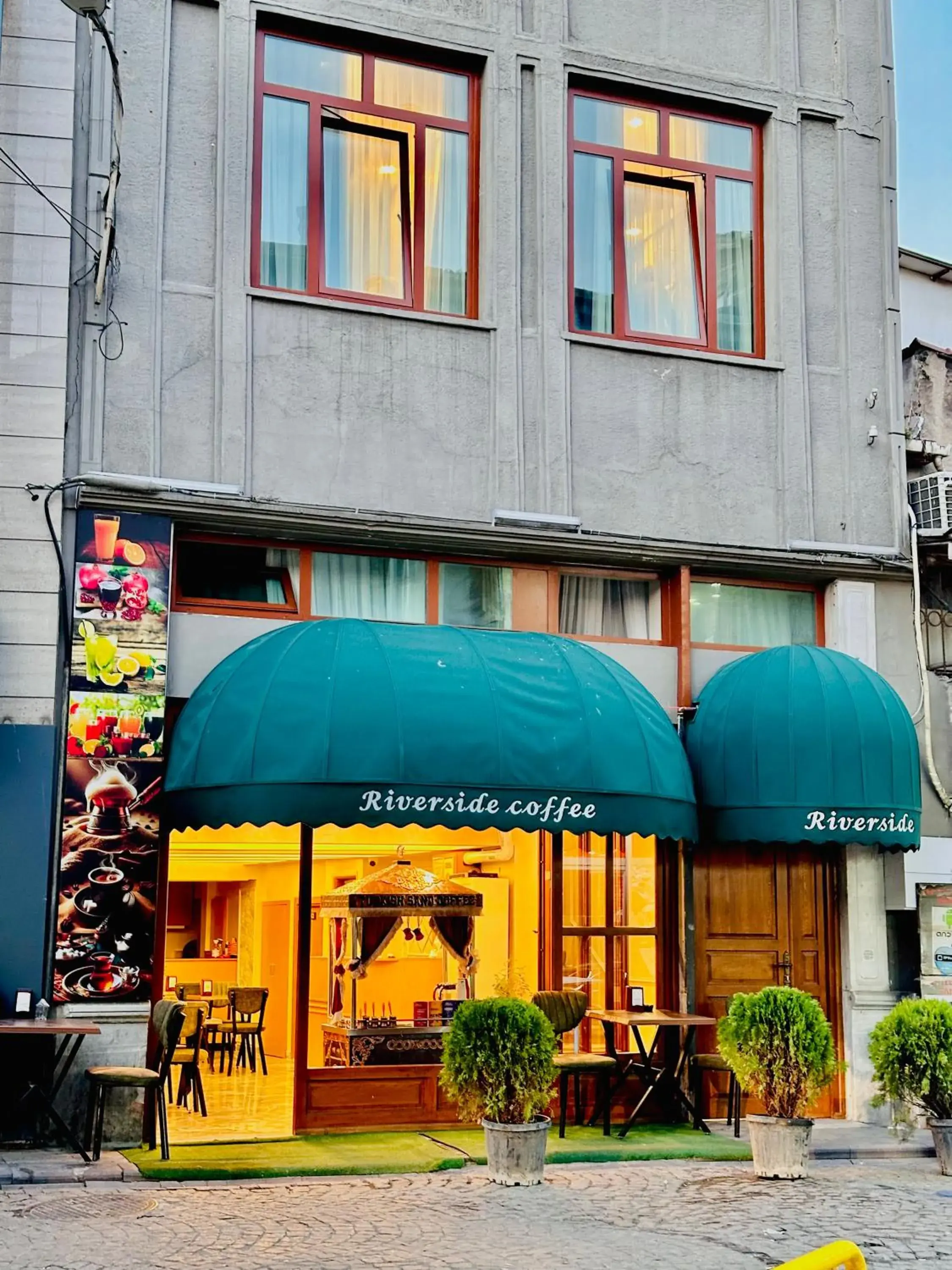 Restaurant/places to eat in Riverside Hotel Restaurant/places to eat in Riverside Hotel