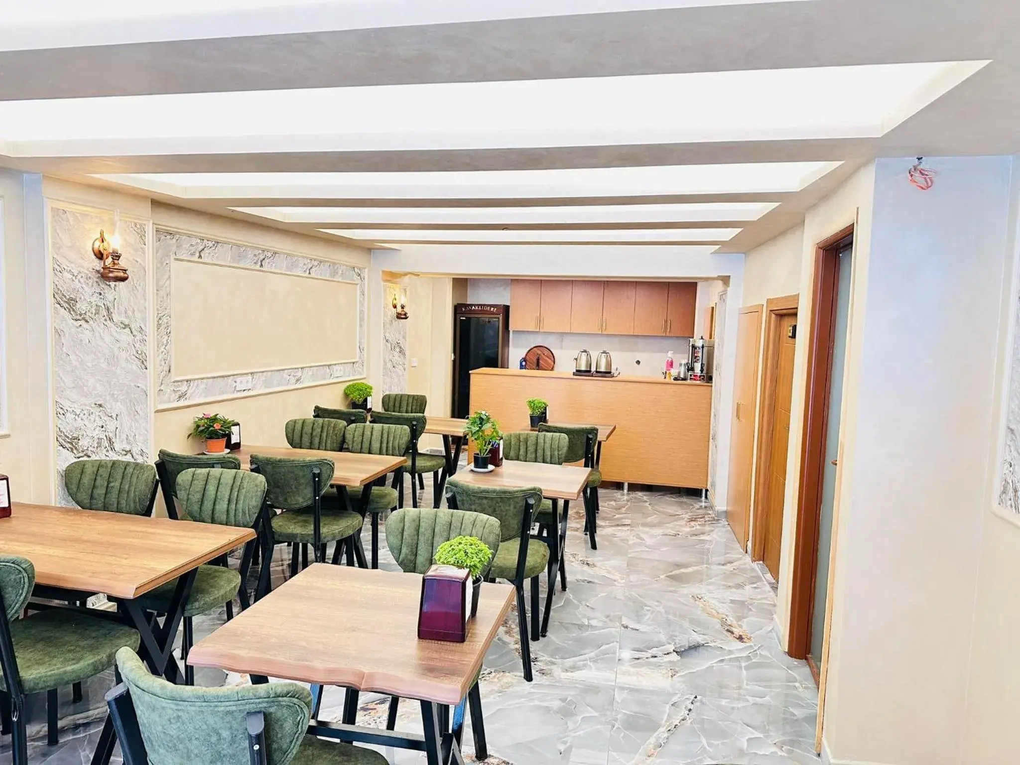 Restaurant/places to eat in Riverside Hotel Restaurant/places to eat in Riverside Hotel