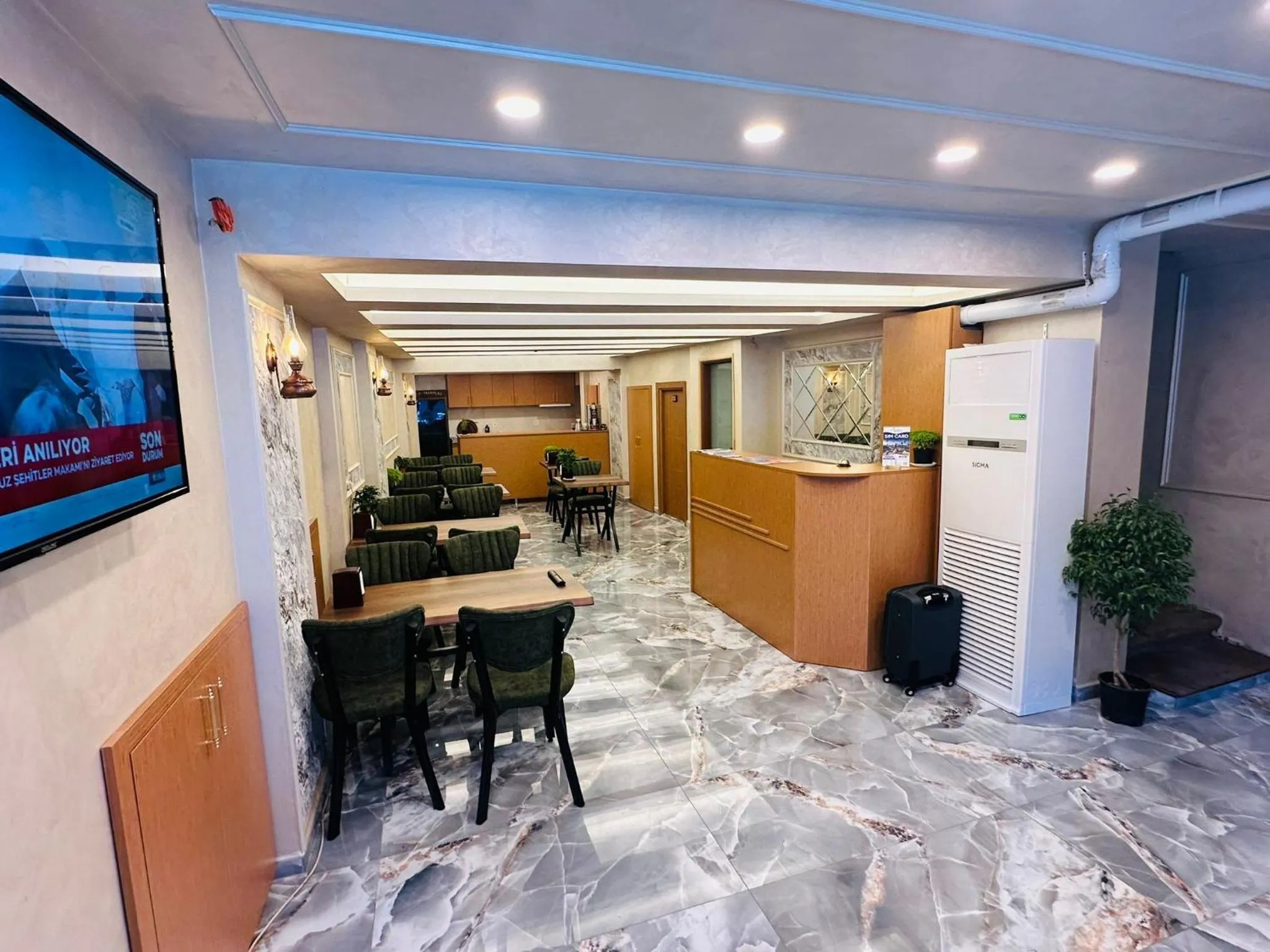 Restaurant/places to eat in Riverside Hotel