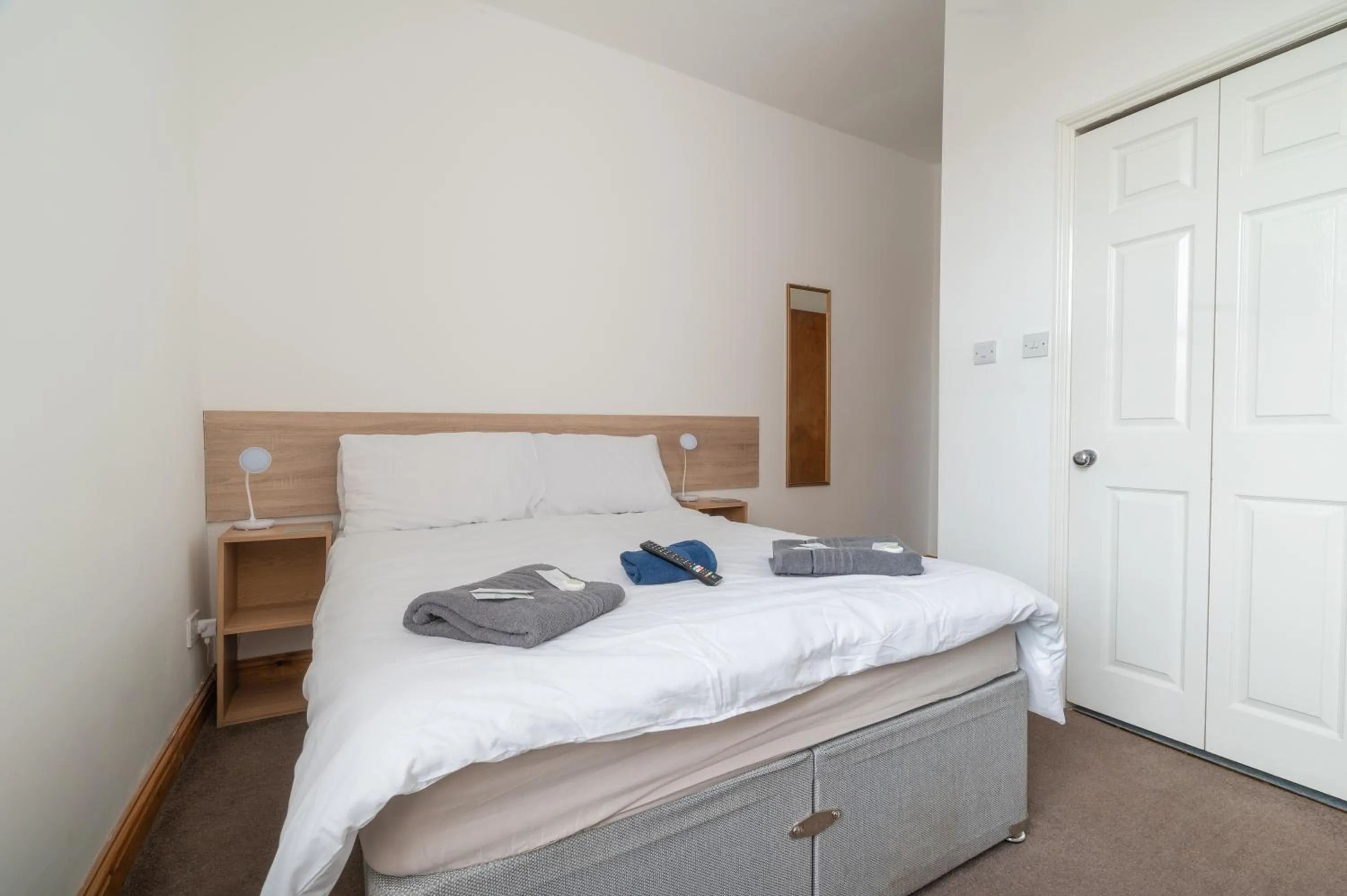 Bedroom, Bed in Moonside Rooms