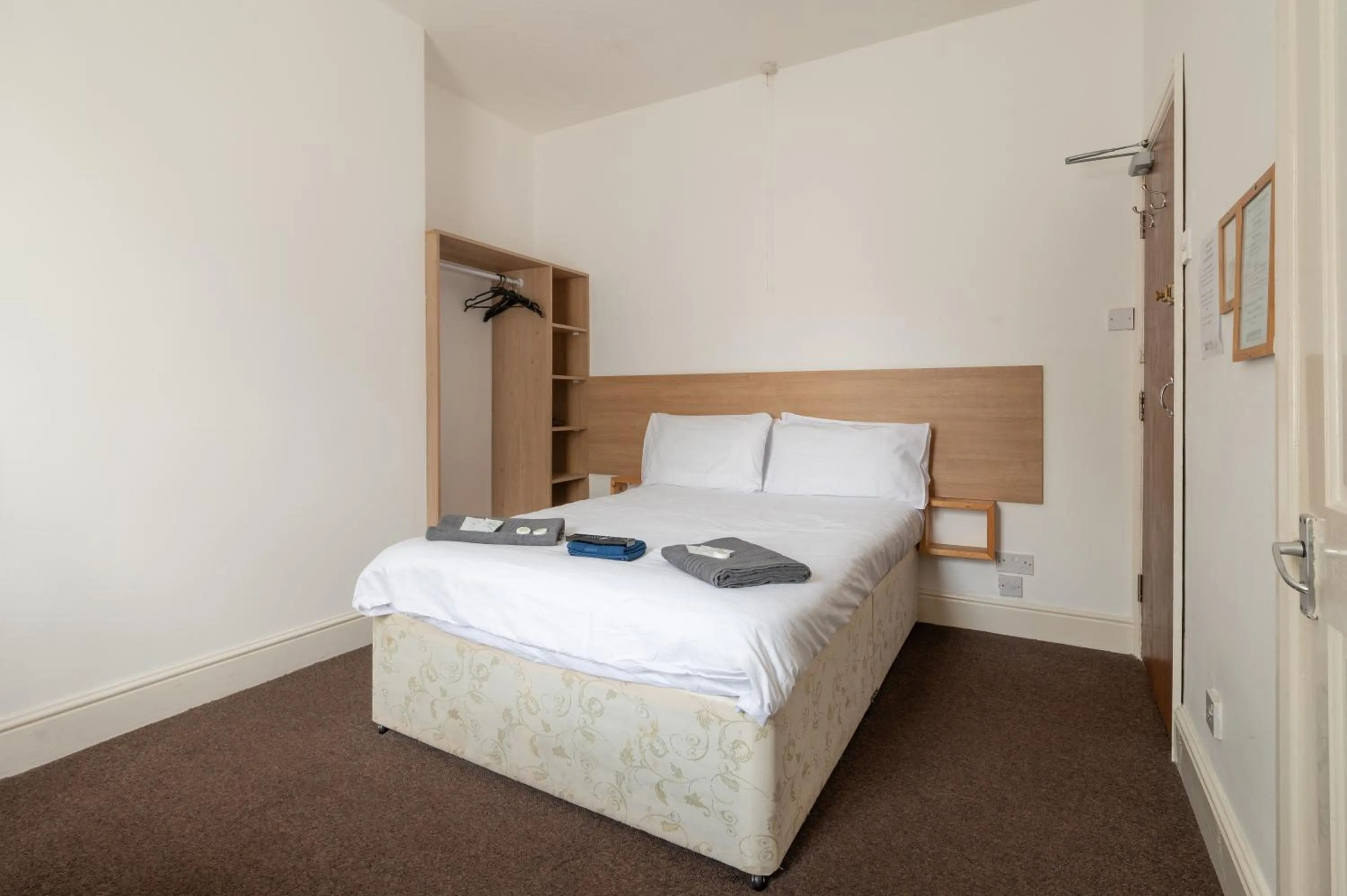 Bedroom, Bed in Moonside Rooms