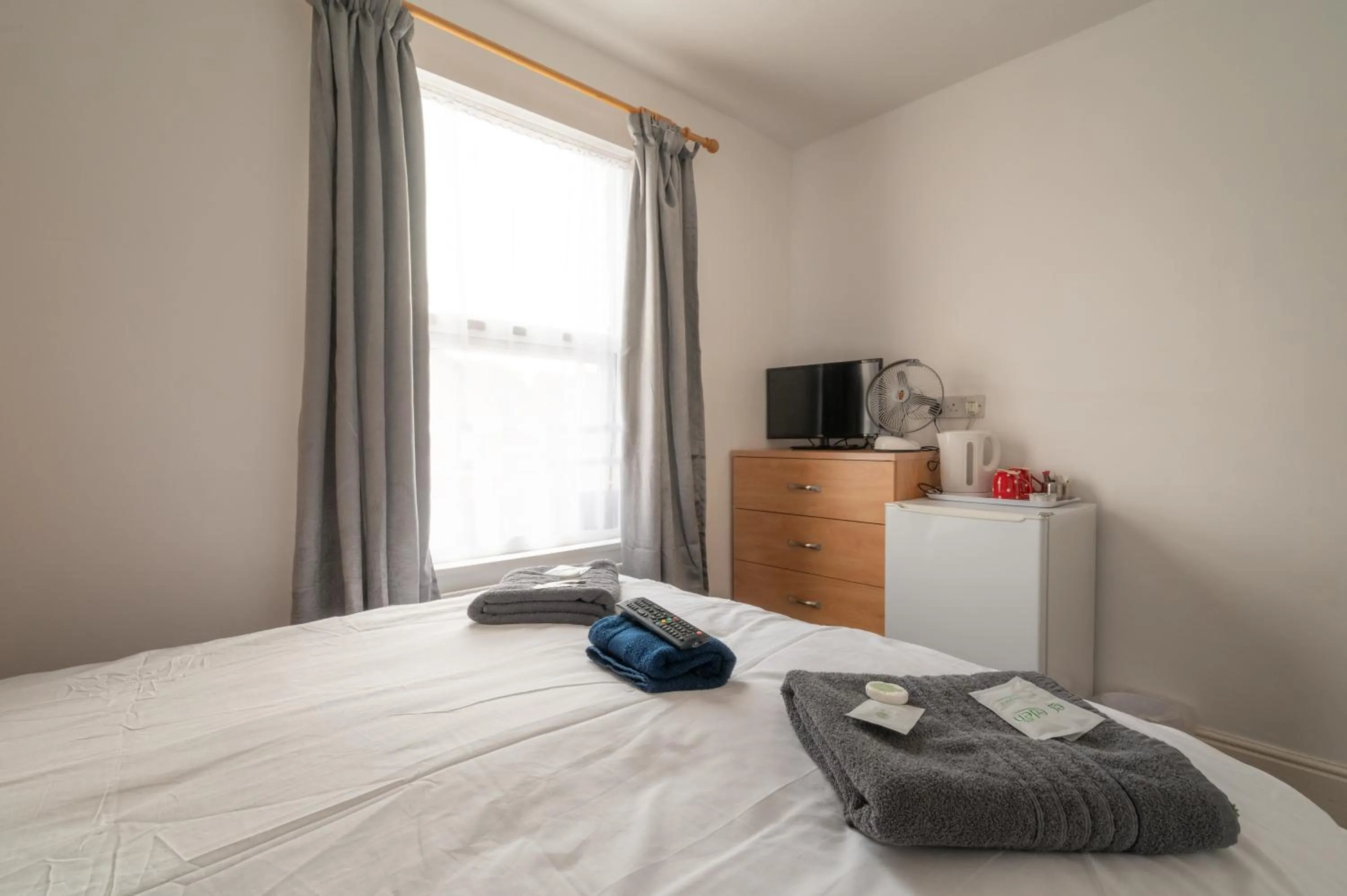 Bedroom, Bed in Moonside Rooms