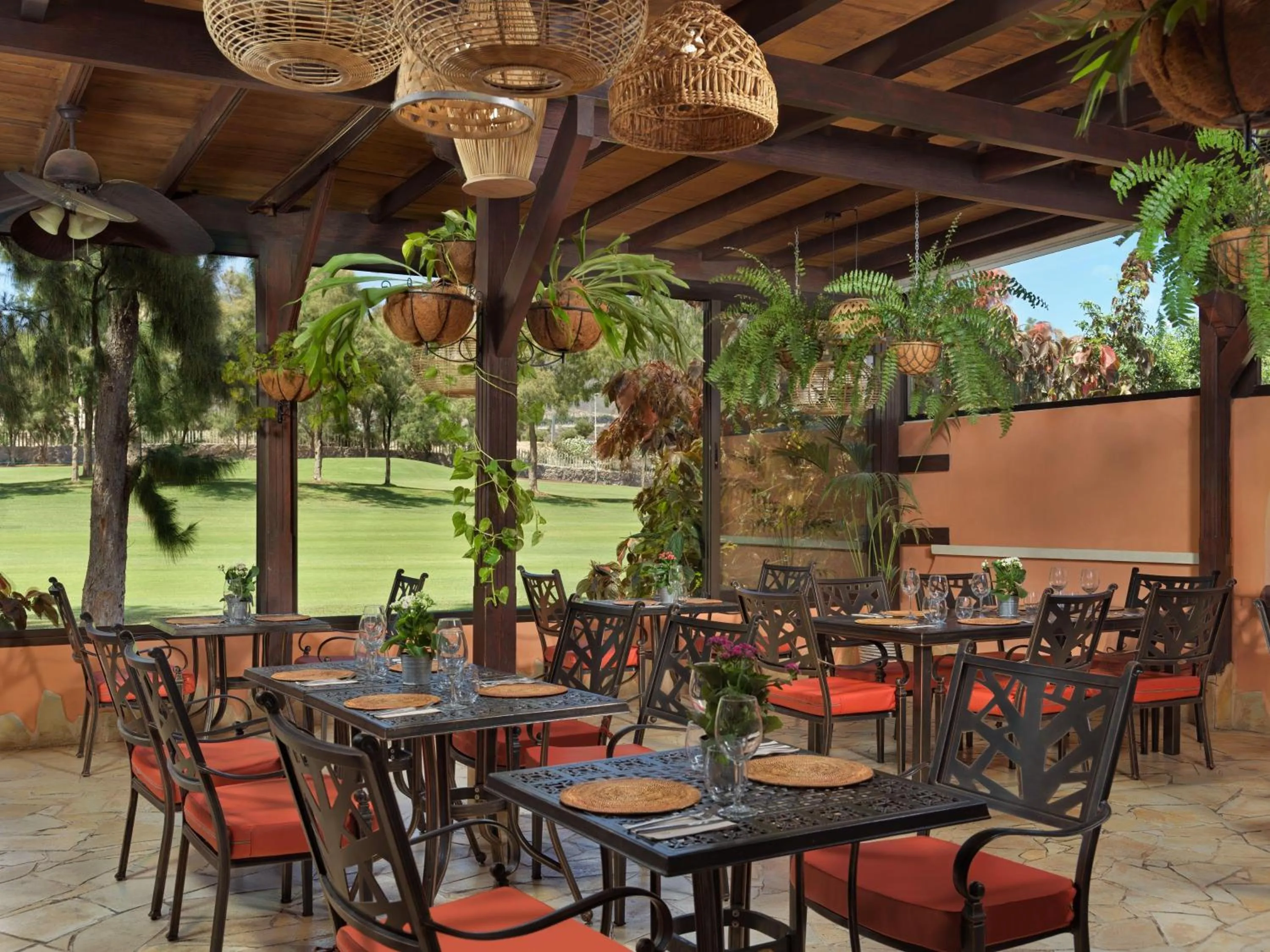 Restaurant/places to eat in Green Garden Eco Resort & Villas