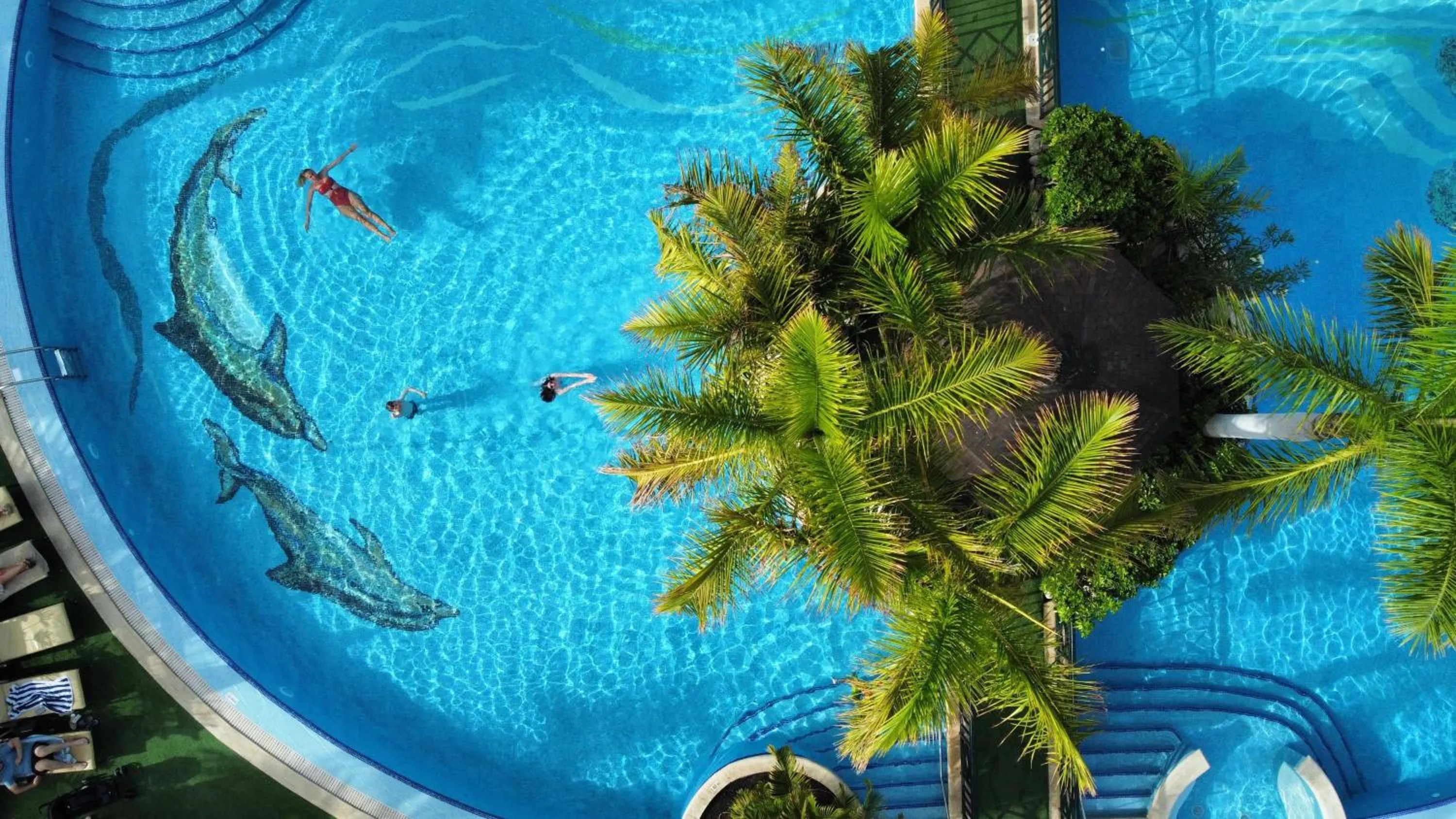 Swimming pool in Green Garden Eco Resort & Villas