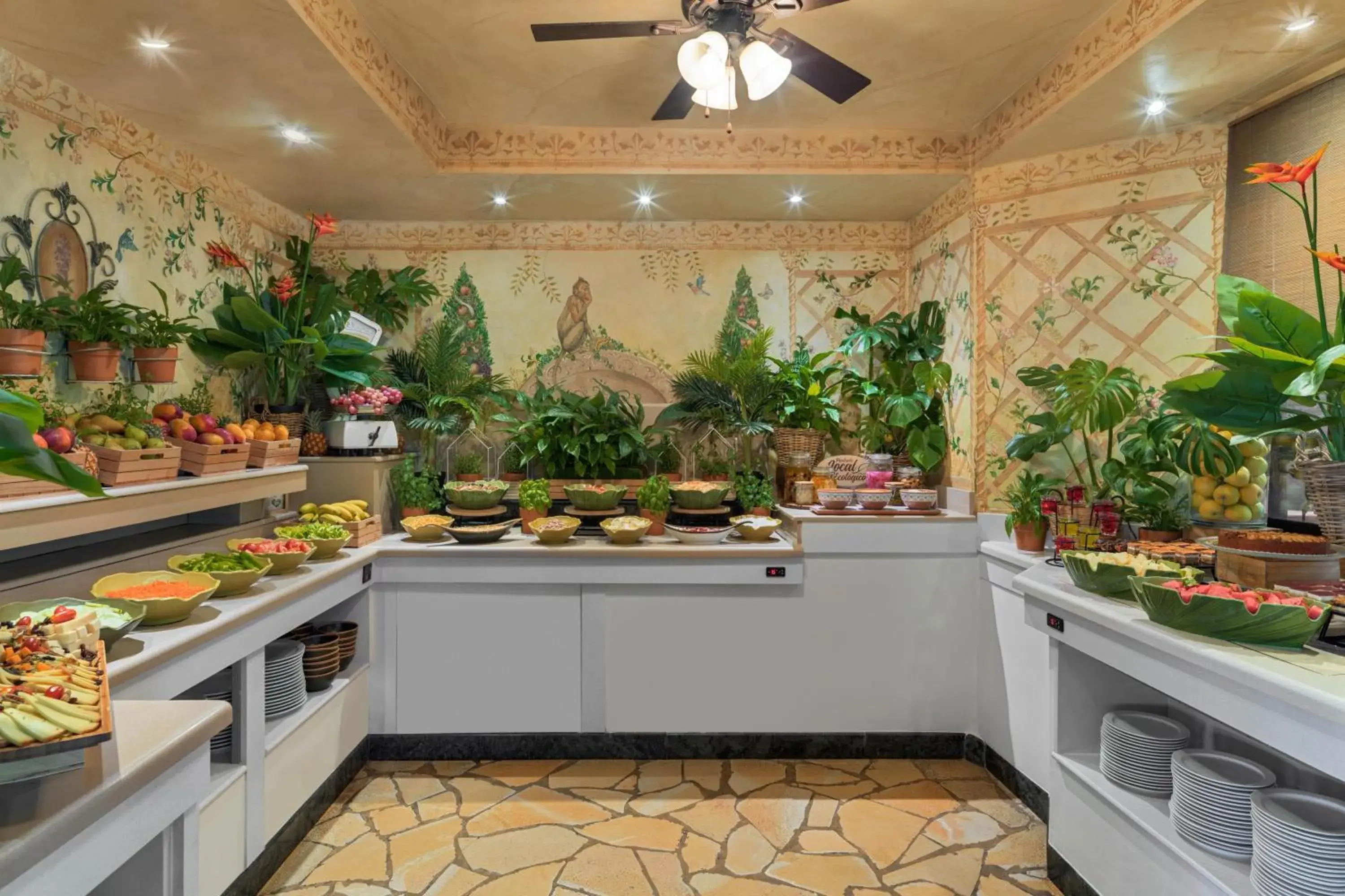 Restaurant/places to eat in Green Garden Eco Resort & Villas Restaurant/places to eat in Green Garden Eco Resort & Villas