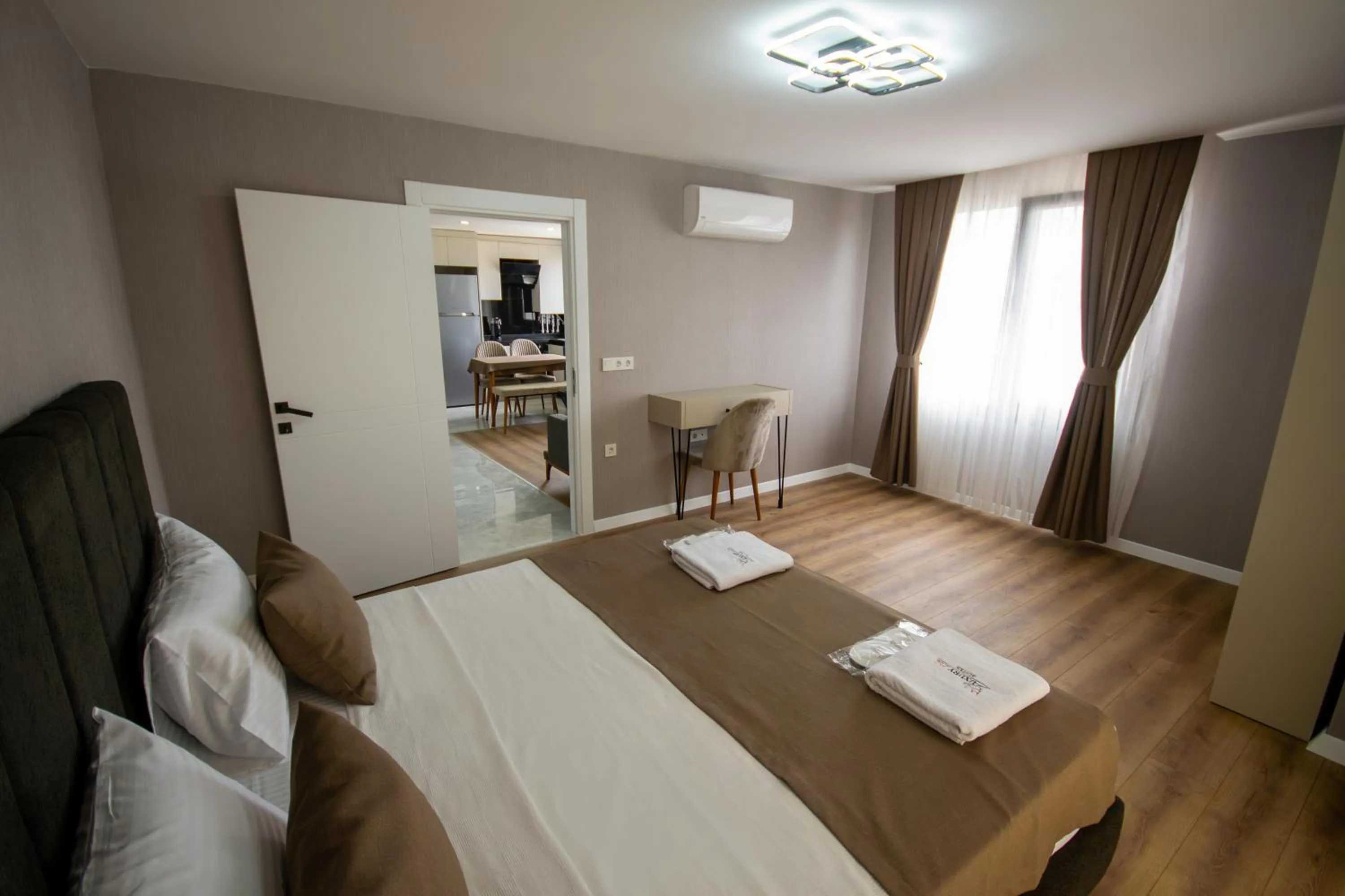 Bedroom, Bed in Luxury Life Suites