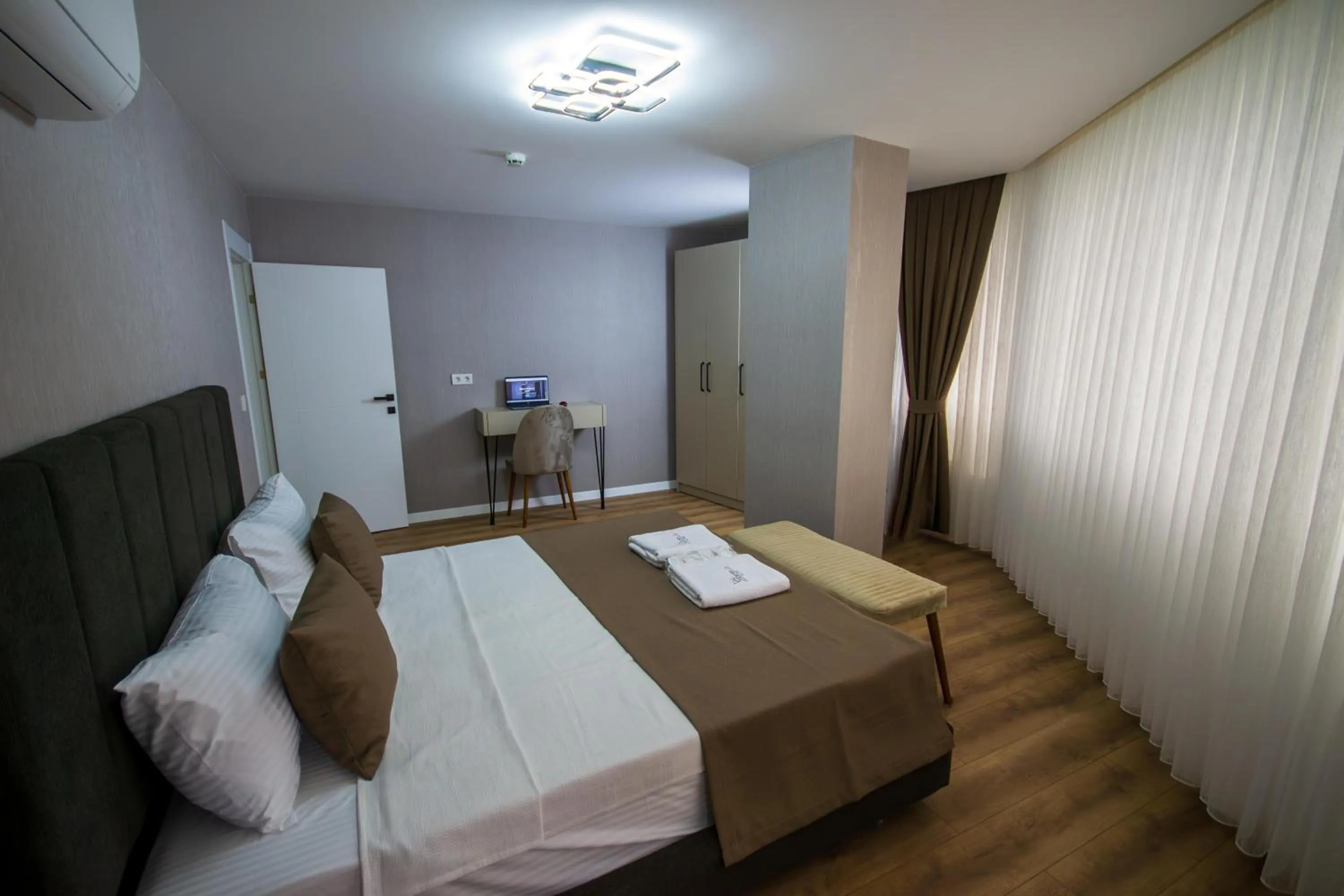 Bedroom, Bed in Luxury Life Suites