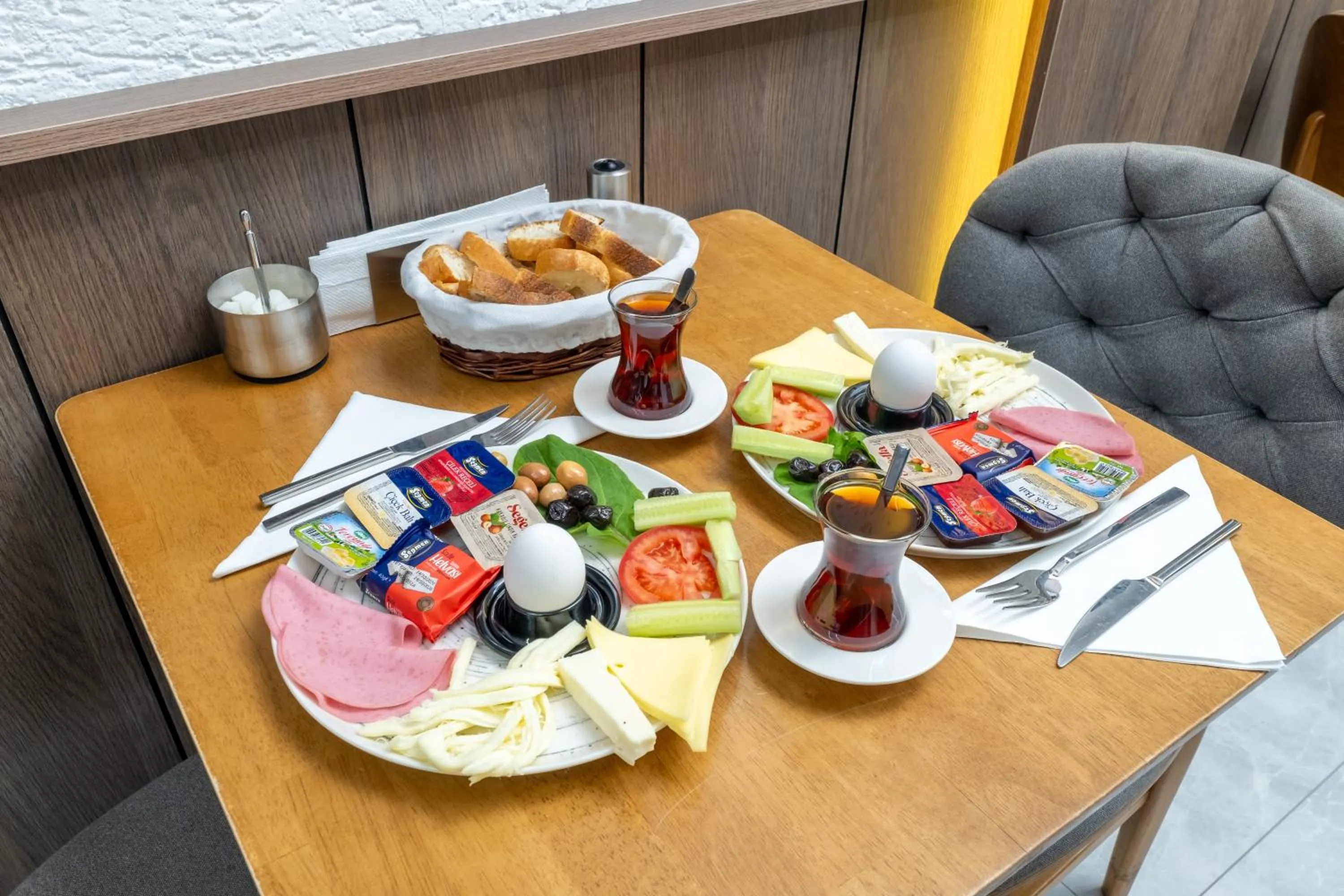 Breakfast in Luxury Life Suites