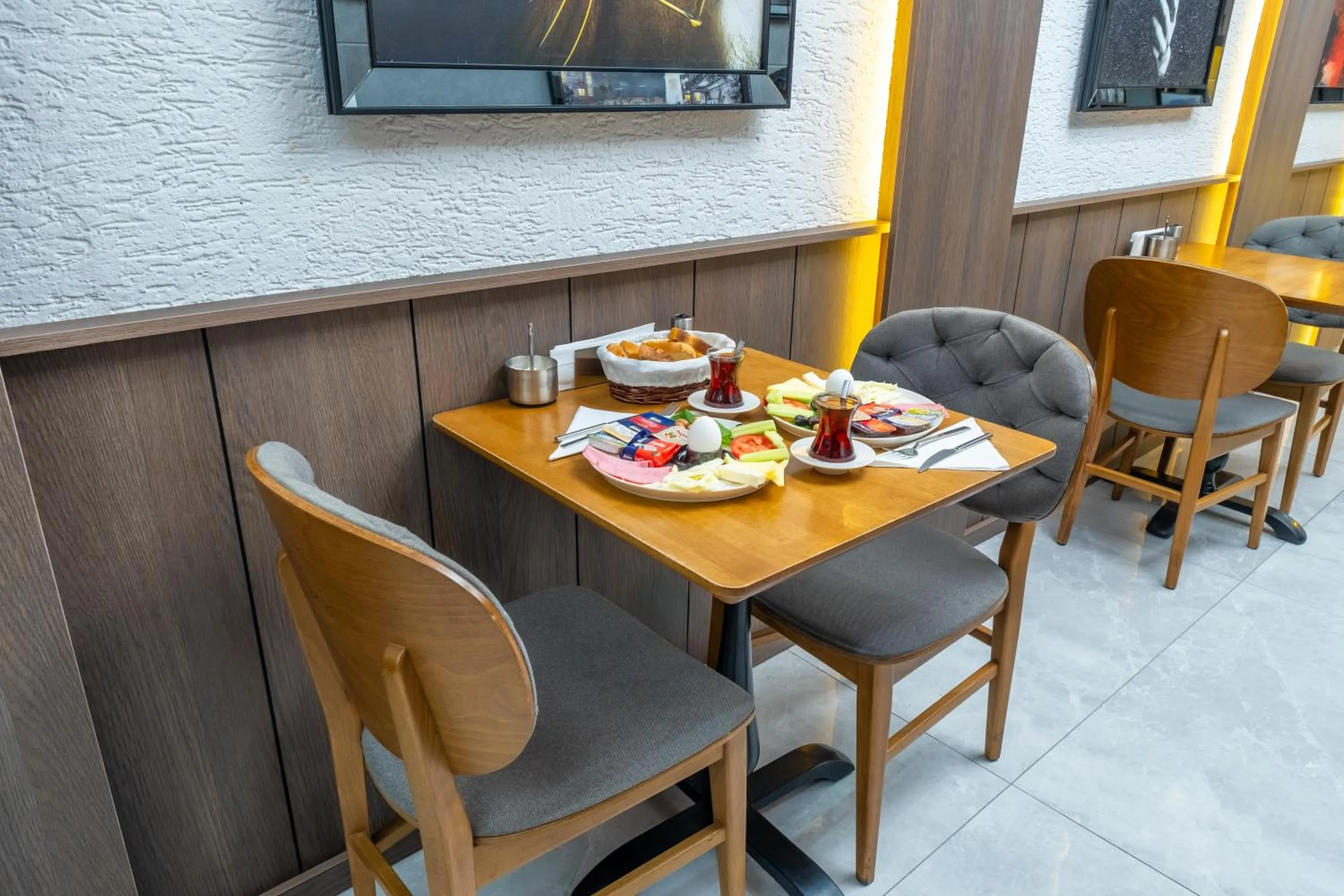 Breakfast in Luxury Life Suites