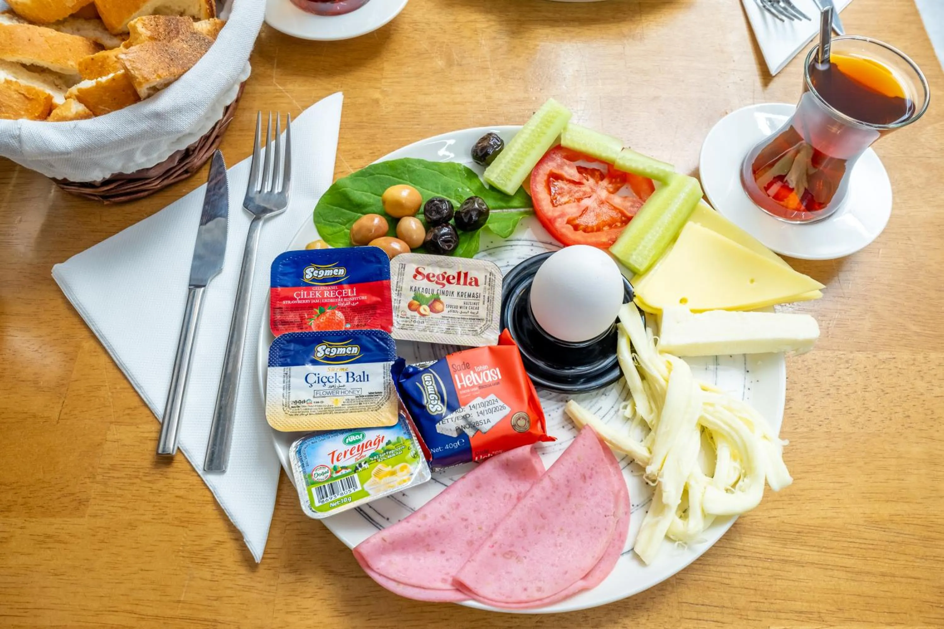 Breakfast in Luxury Life Suites