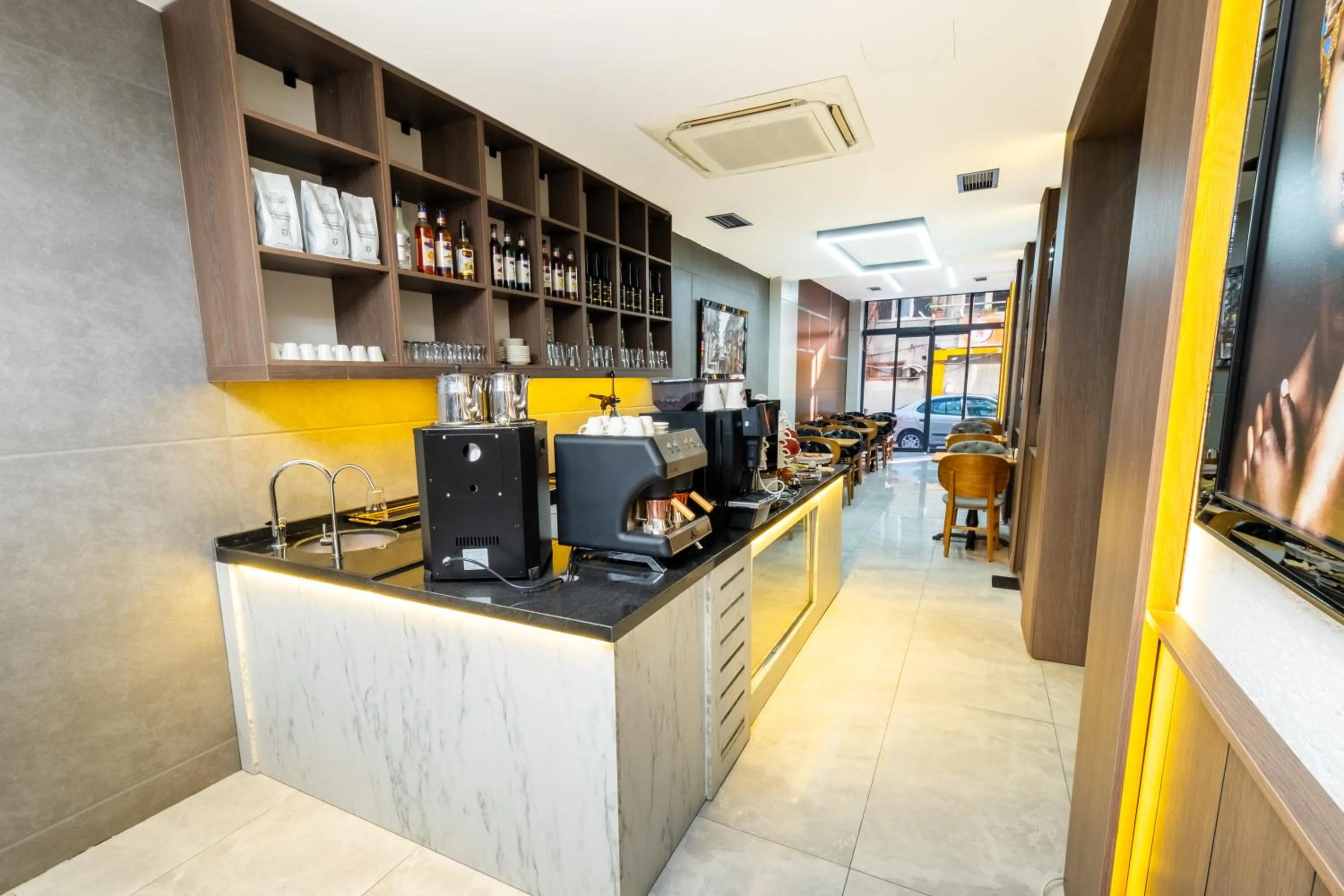 Restaurant/places to eat in Luxury Life Suites